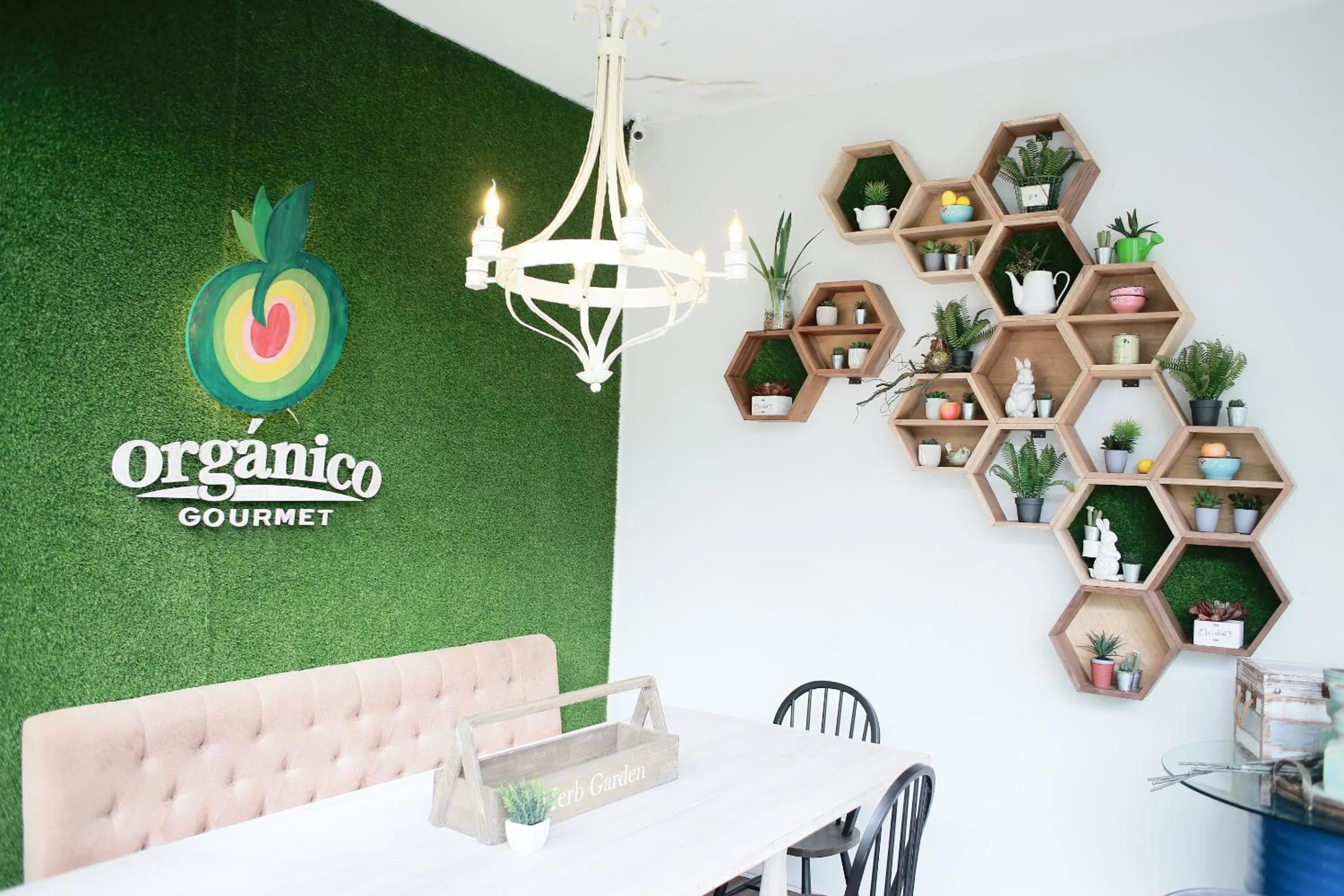 Restaurant/places to eat in La Bella Boutique Hotel