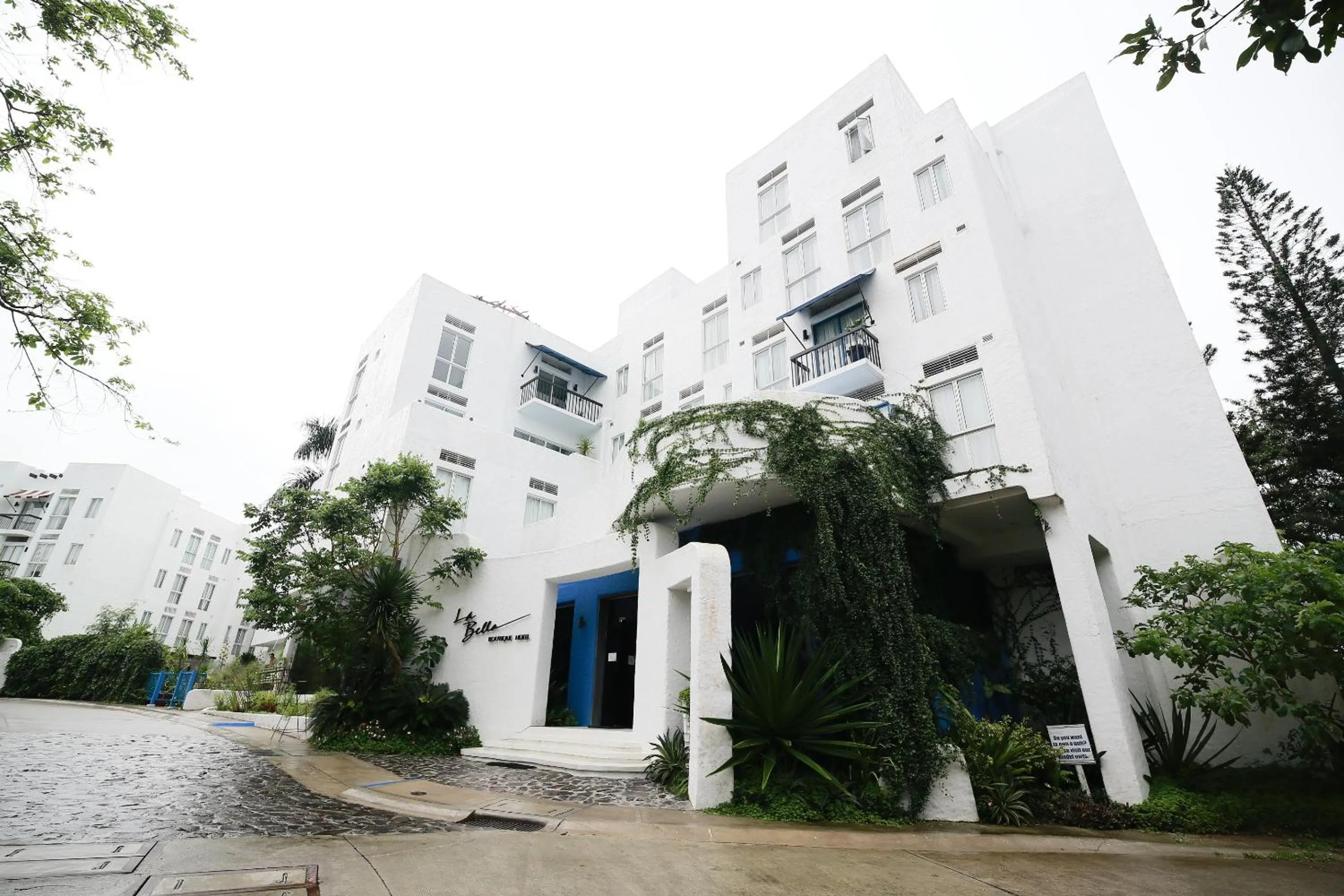 Property building in La Bella Boutique Hotel