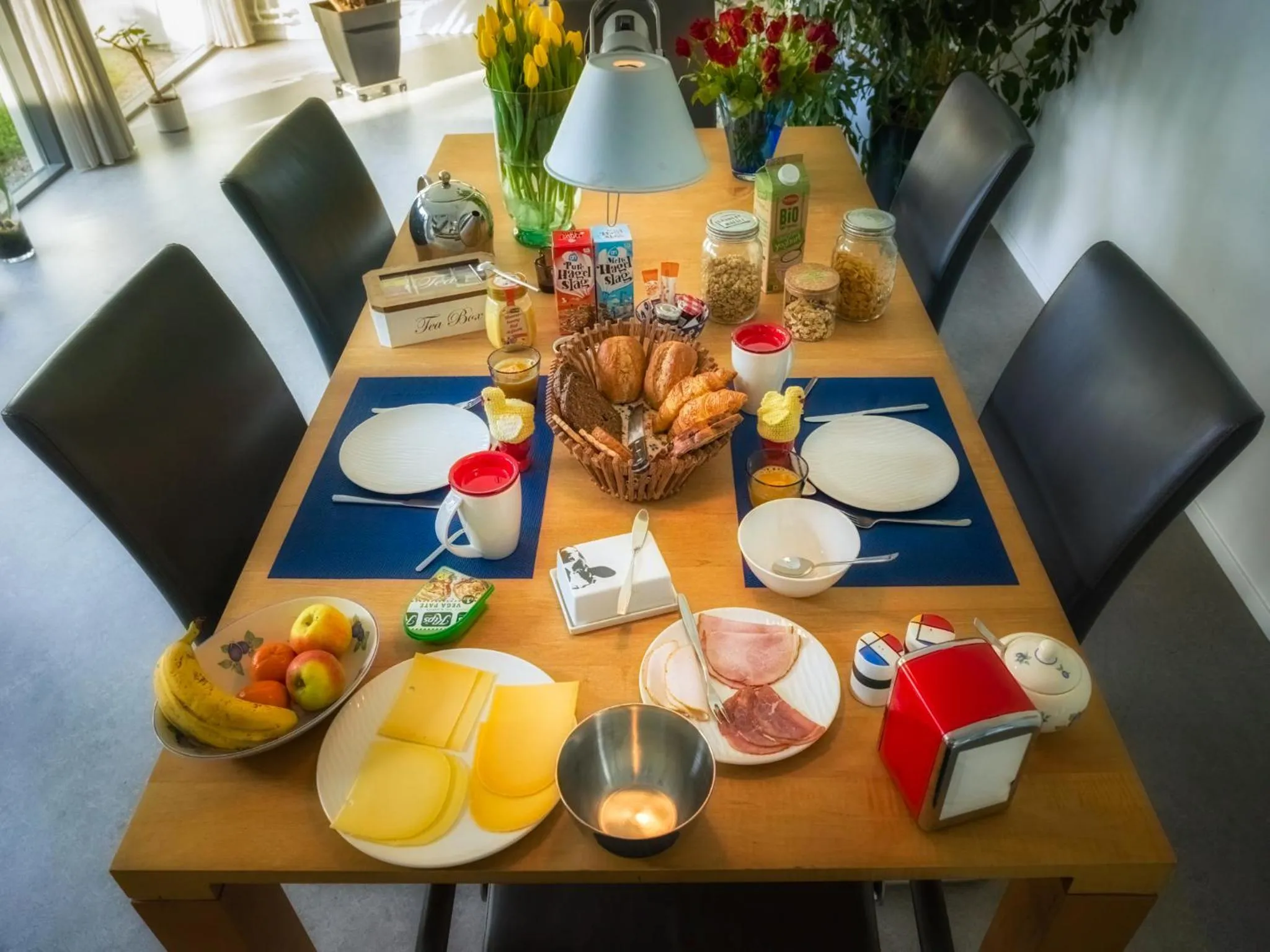 Breakfast in B & B De Stijl