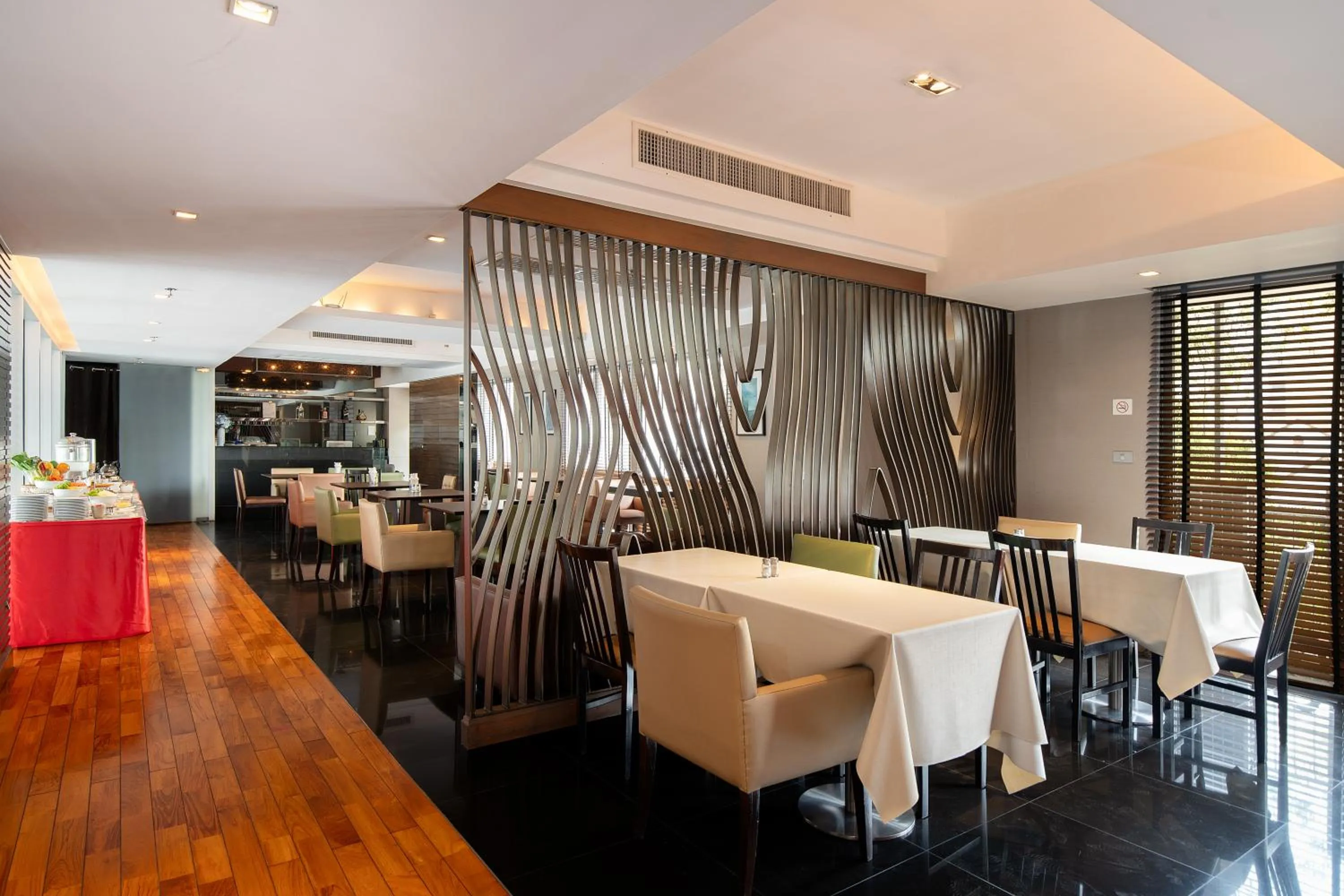 Restaurant/places to eat in Lily Hotel Bangkok