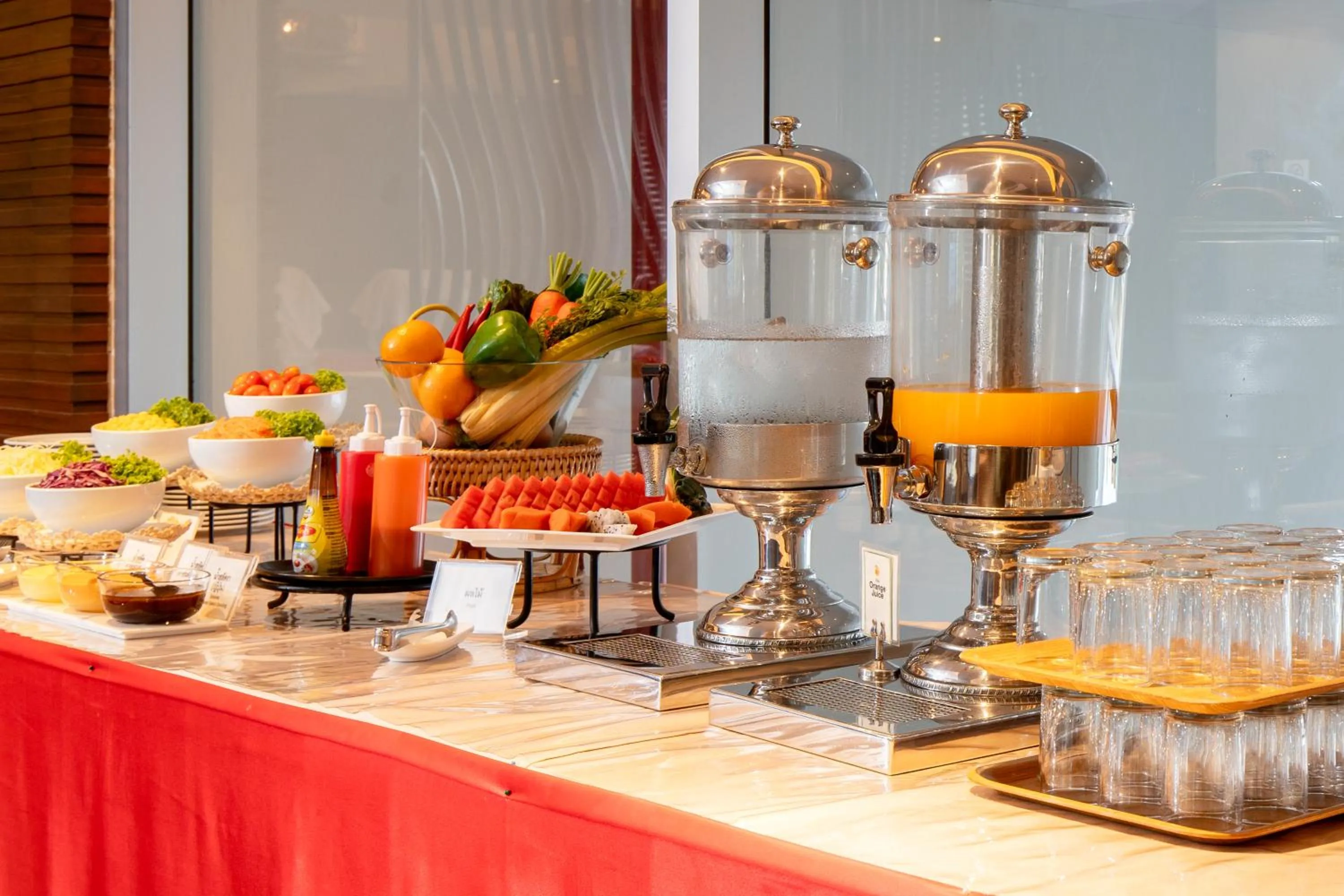 Food and drinks in Lily Hotel Bangkok