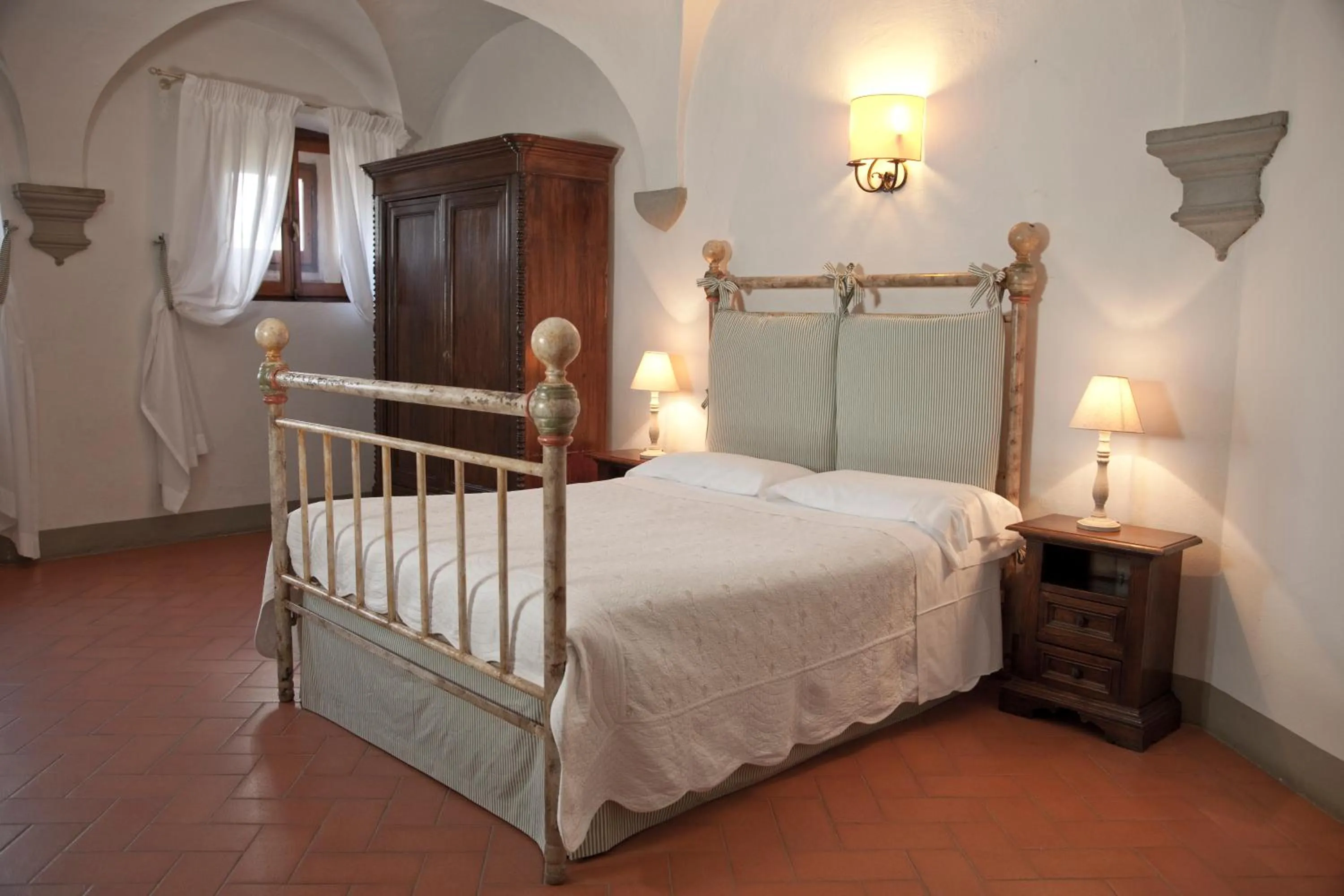 Bedroom, Bed in Castello Vicchiomaggio