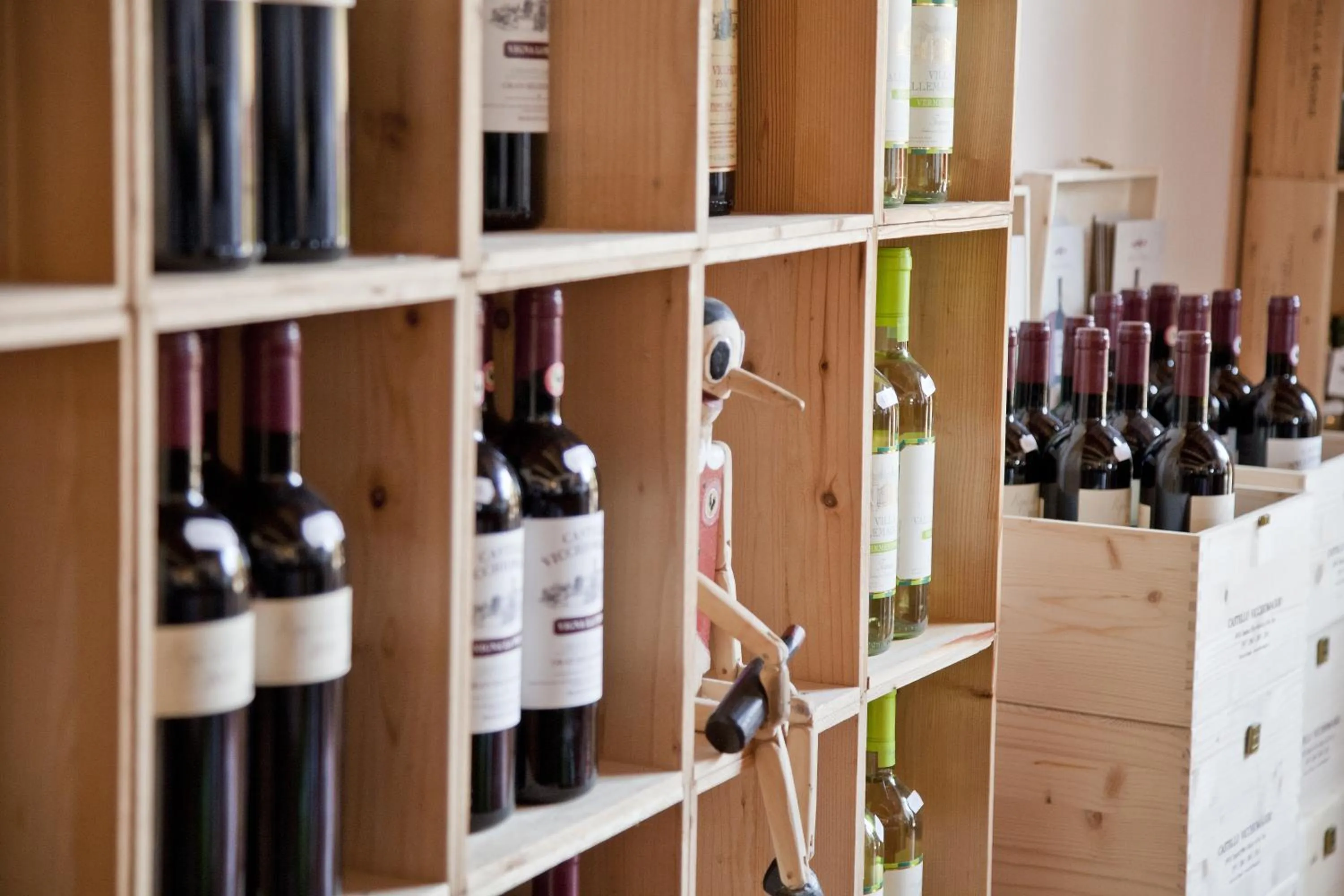 On-site shops in Castello Vicchiomaggio