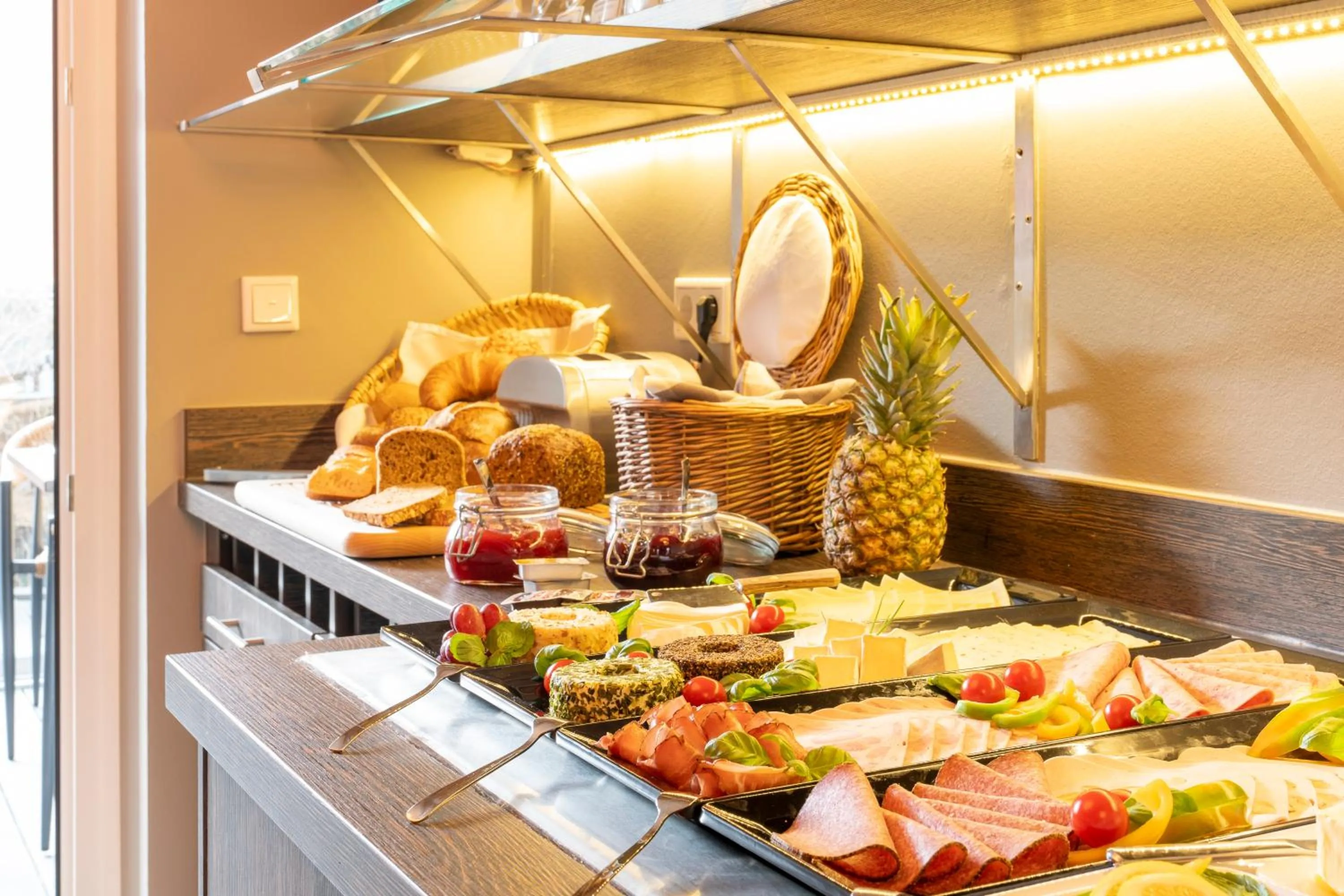 Buffet breakfast in Hotel Tide42