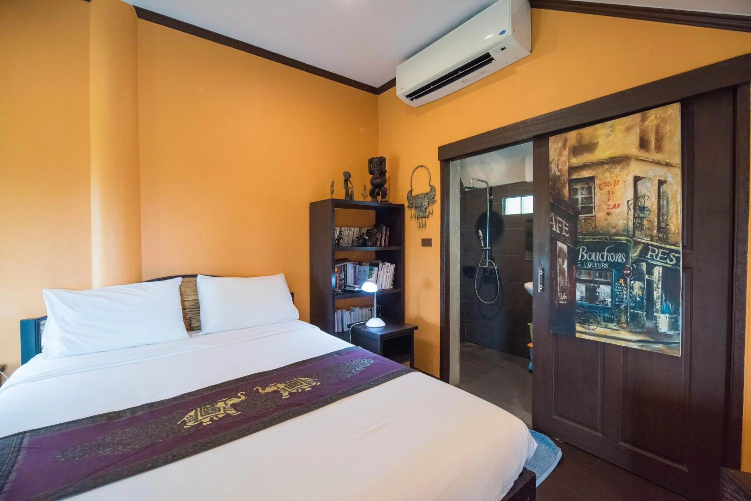 Photo of the whole room, Bed in Chaweng Noi Residence