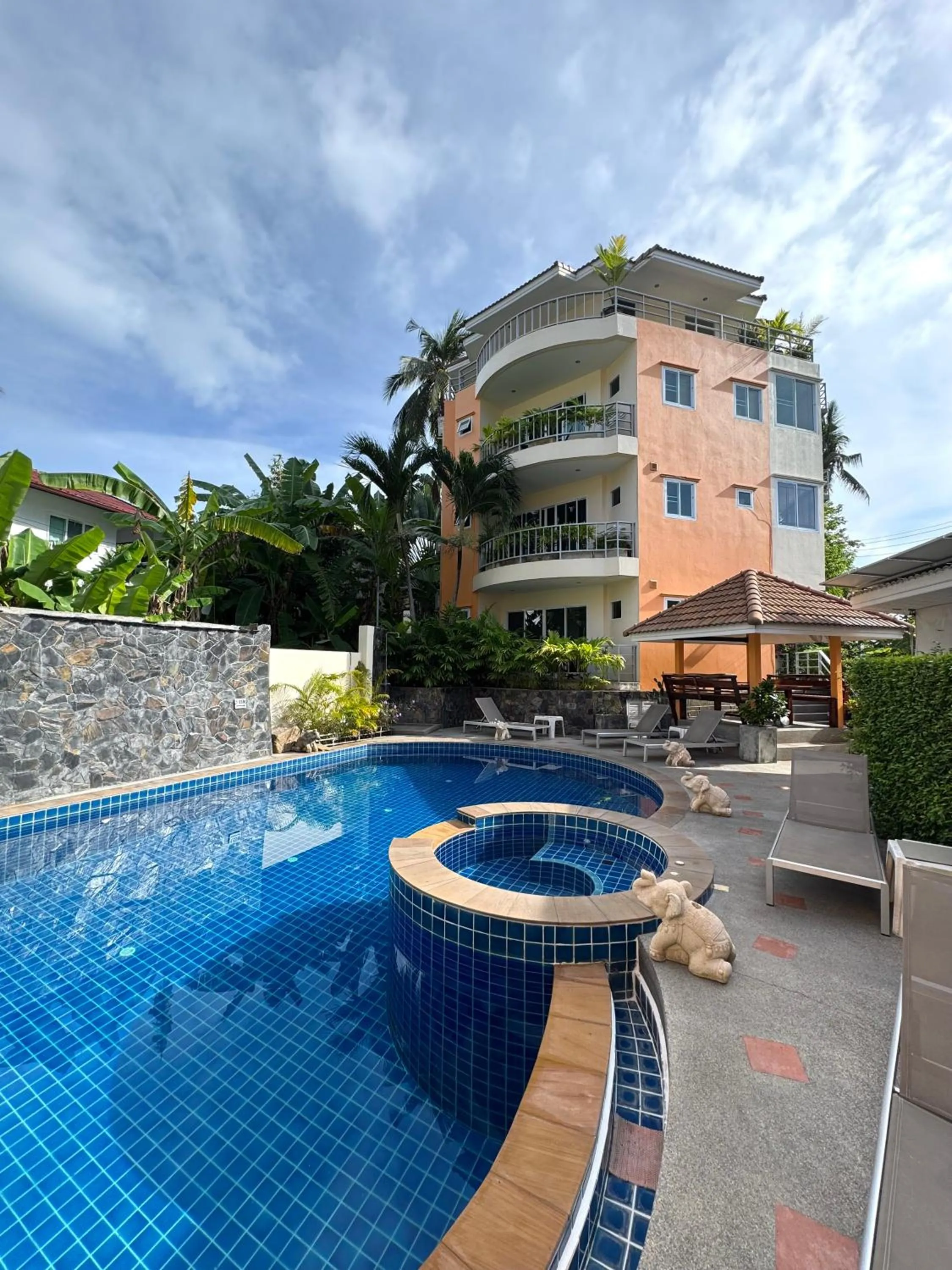 Property building in Chaweng Noi Residence