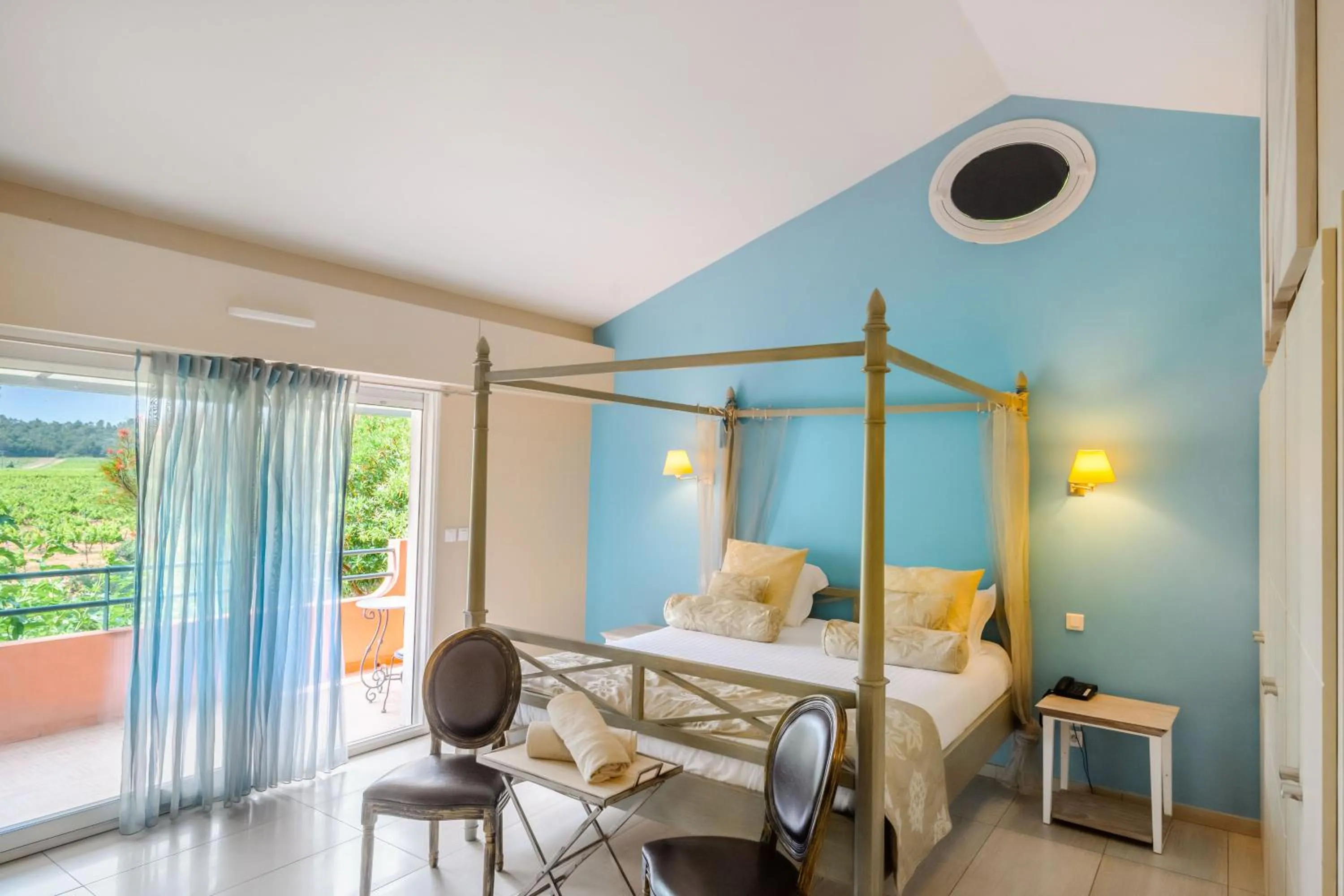 Bed in Le Mas du Lingousto