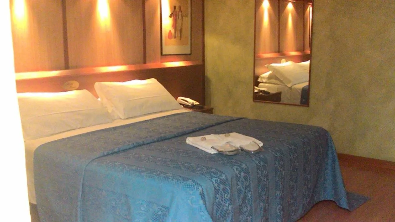 Bedroom, Bed in Hotel Motel Ovest