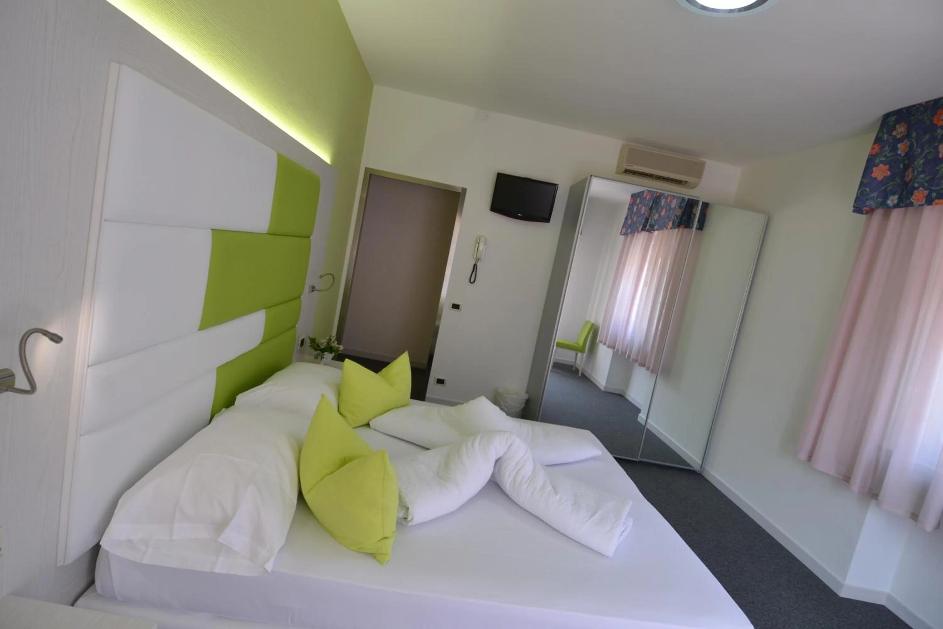 Photo of the whole room, Bed in Hotel Augusta