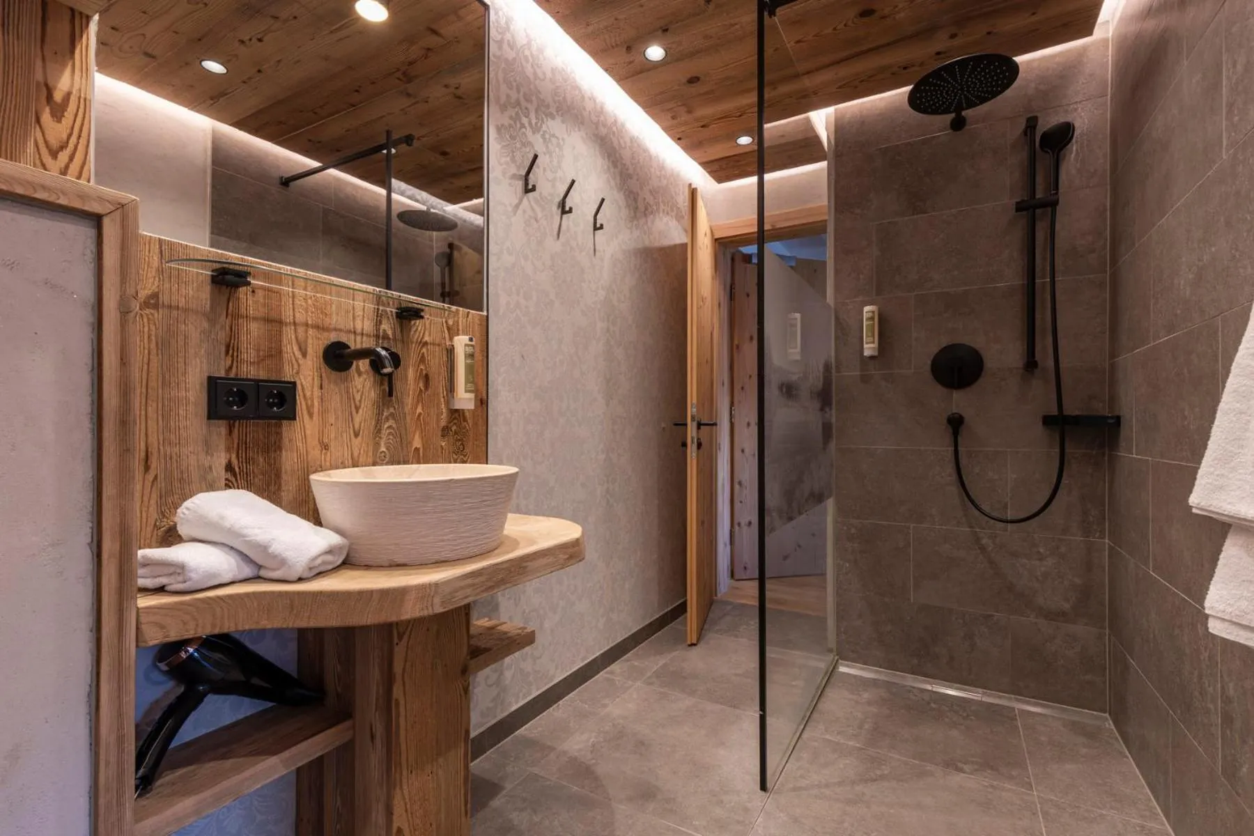 Shower in LAUDEGGHOF Ladis