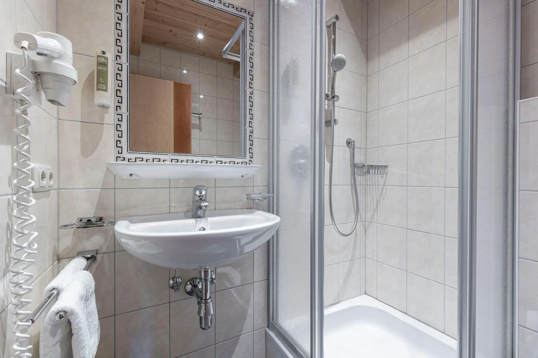 Shower in LAUDEGGHOF Ladis
