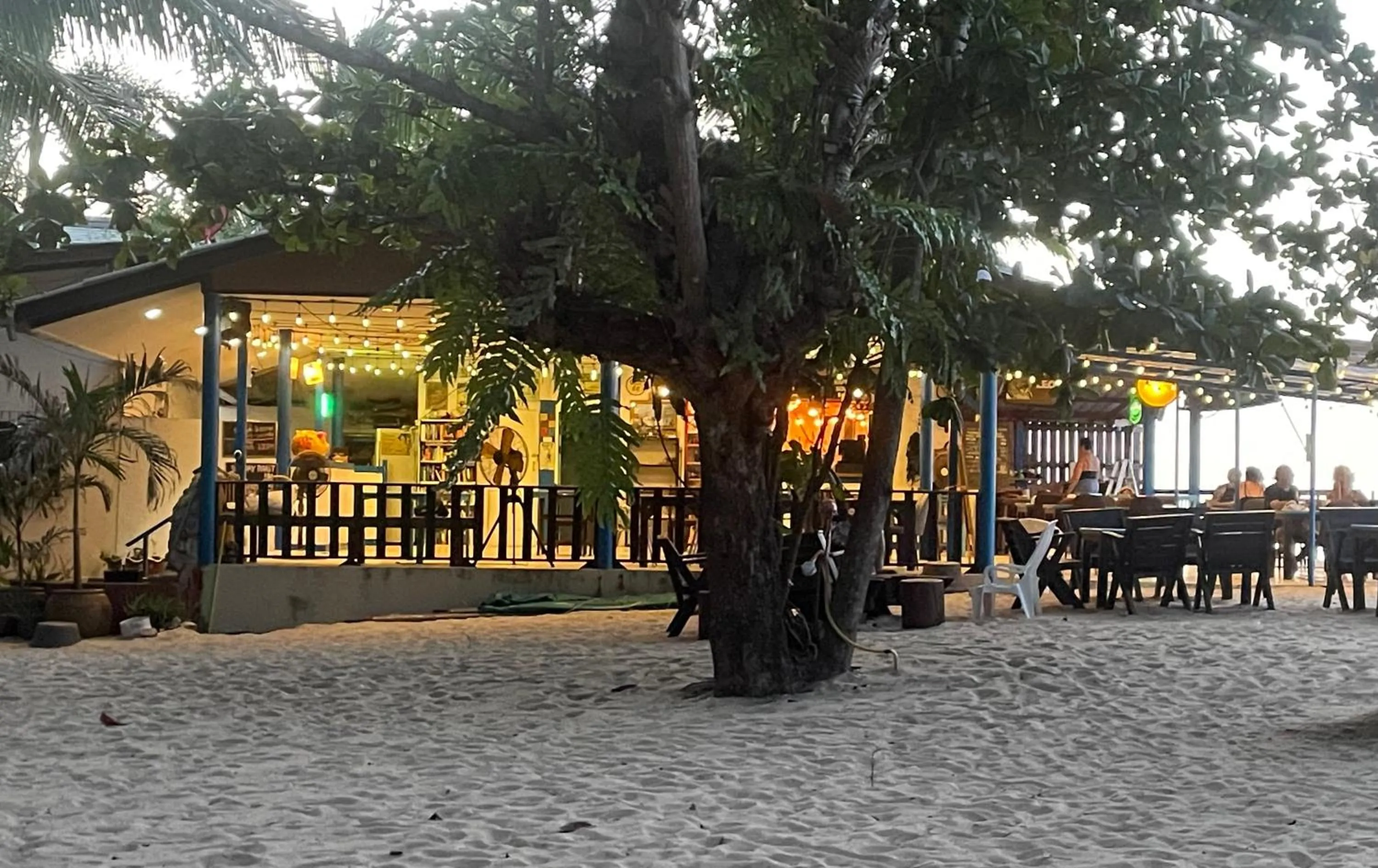 Restaurant/places to eat in Moonhut Bungalows