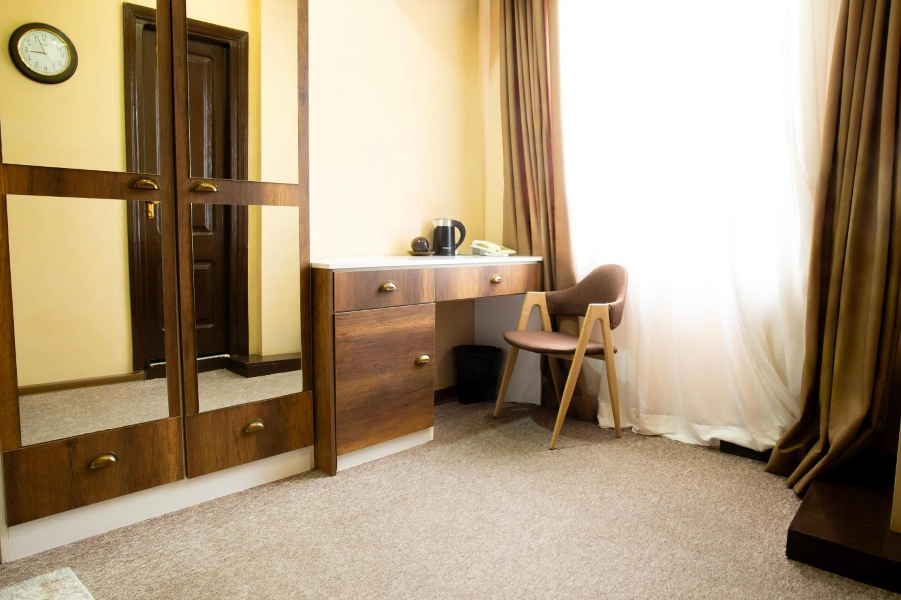 wardrobe in Hotel Diplomat