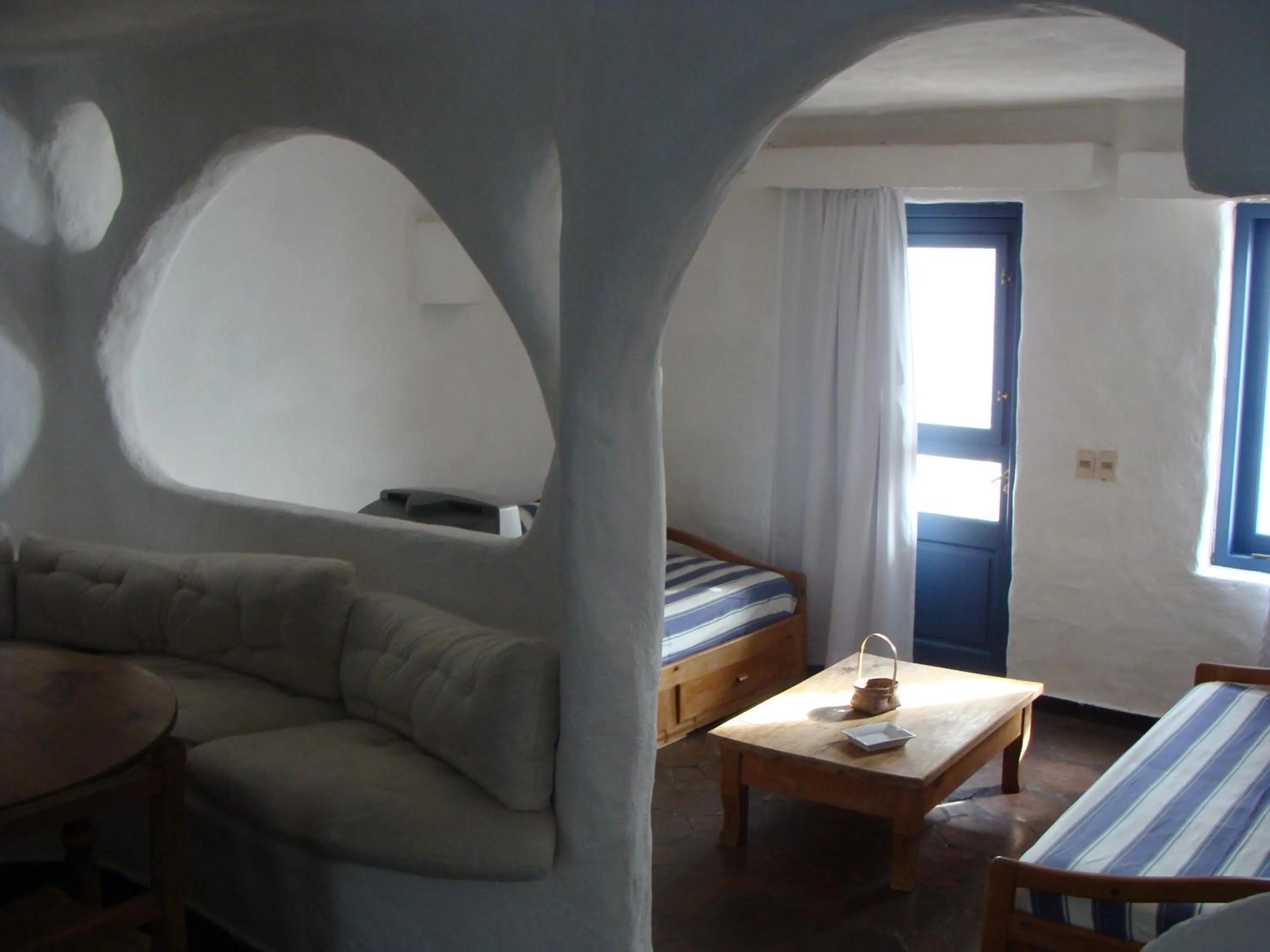 Living room, Bed in Club Hotel Casapueblo
