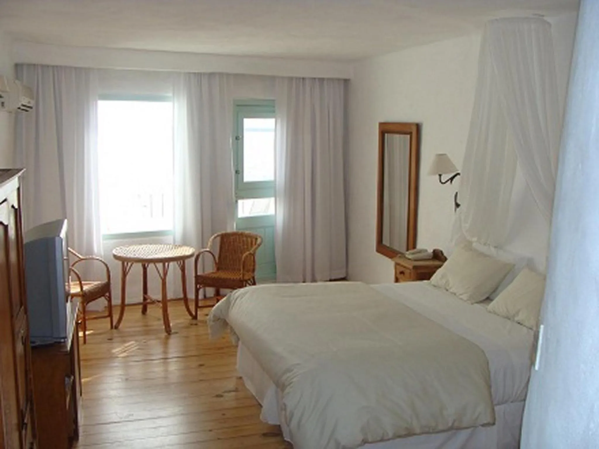 Photo of the whole room, Bed in Club Hotel Casapueblo