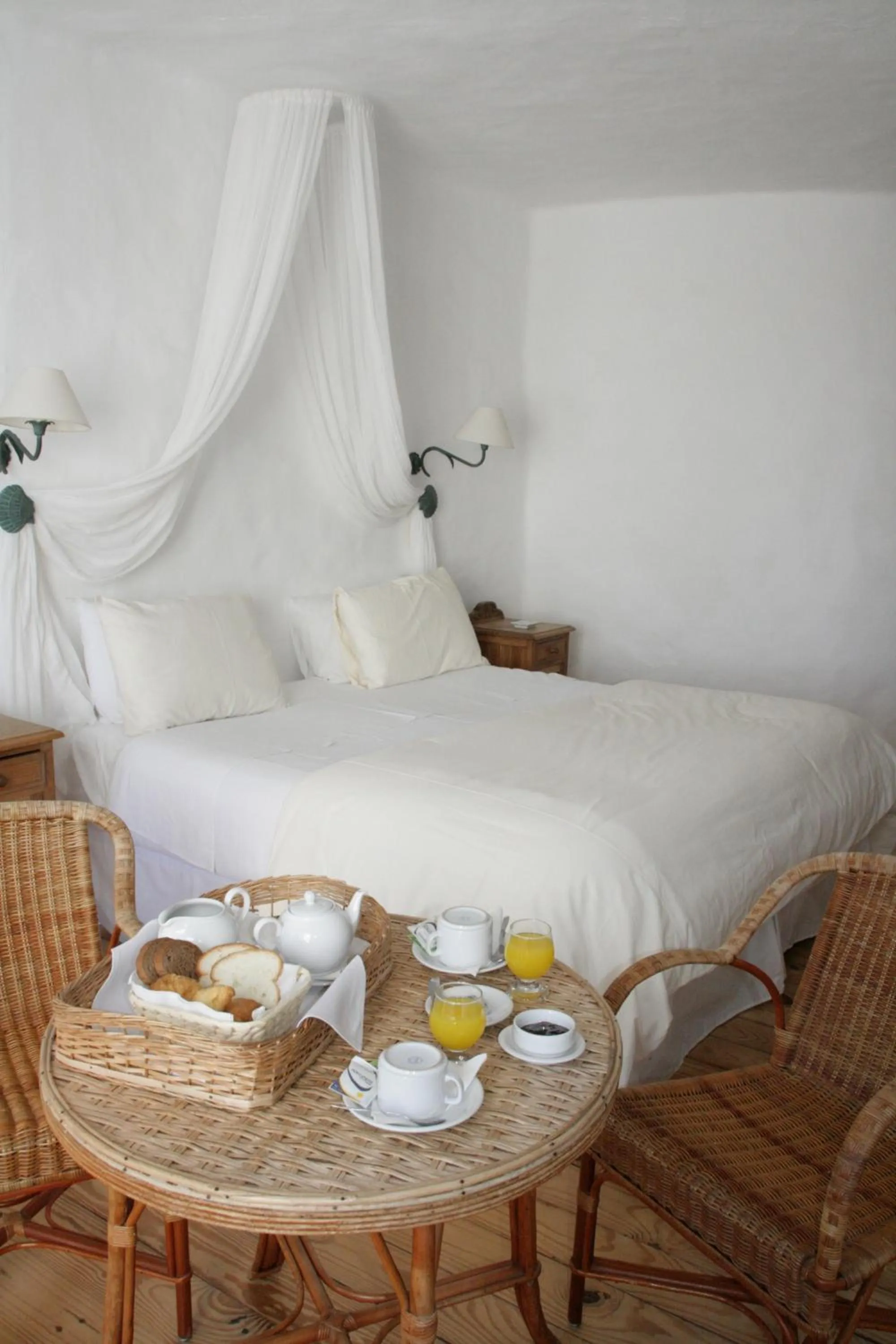 Bedroom, Bed in Club Hotel Casapueblo