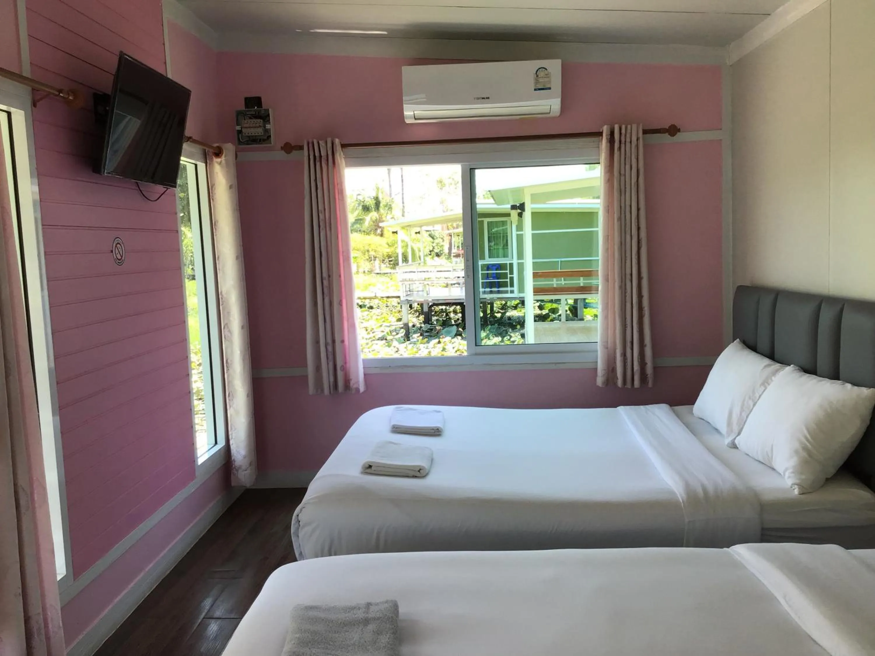 Bed in Phalagoon Resort