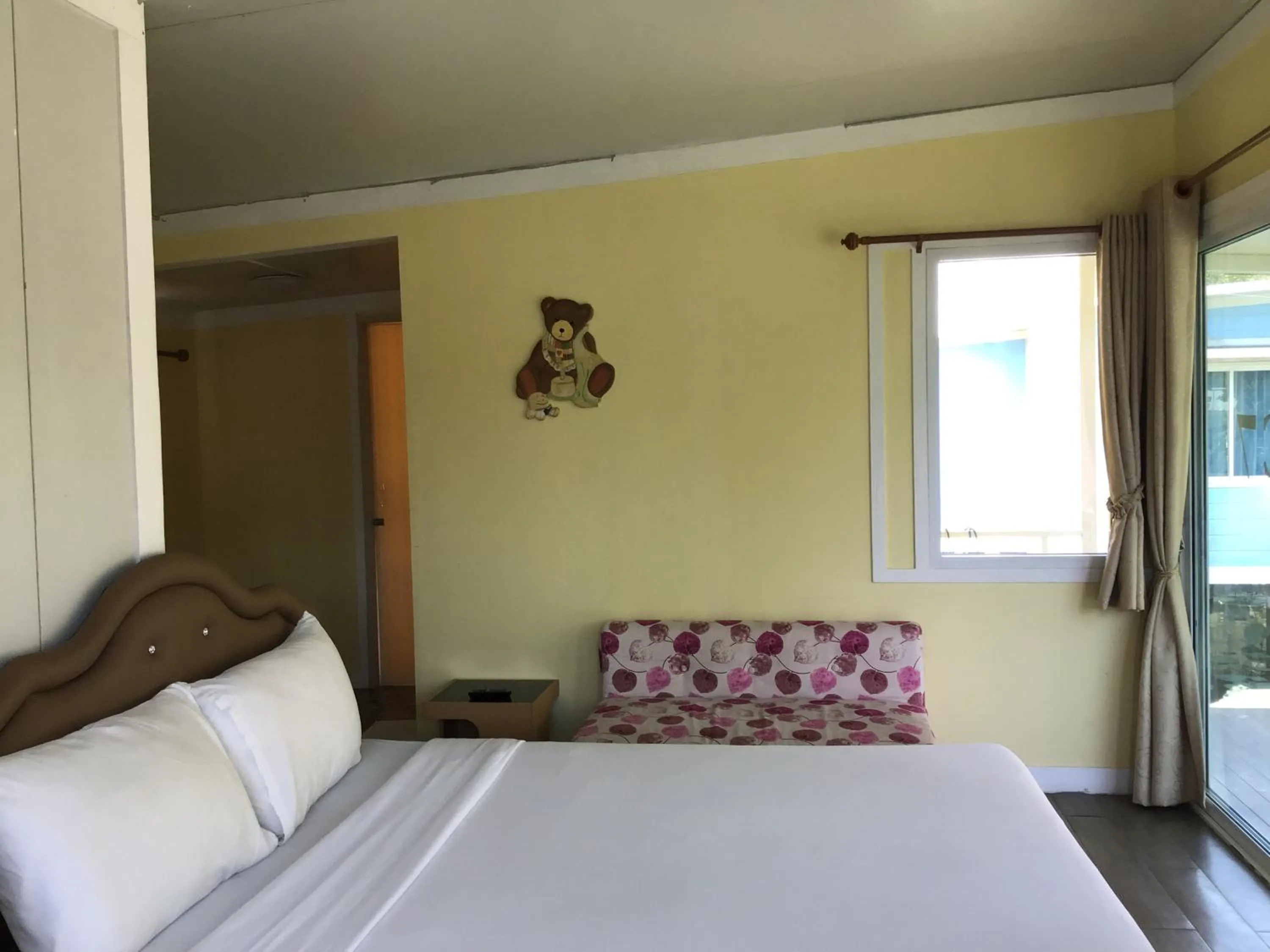 Bed in Phalagoon Resort