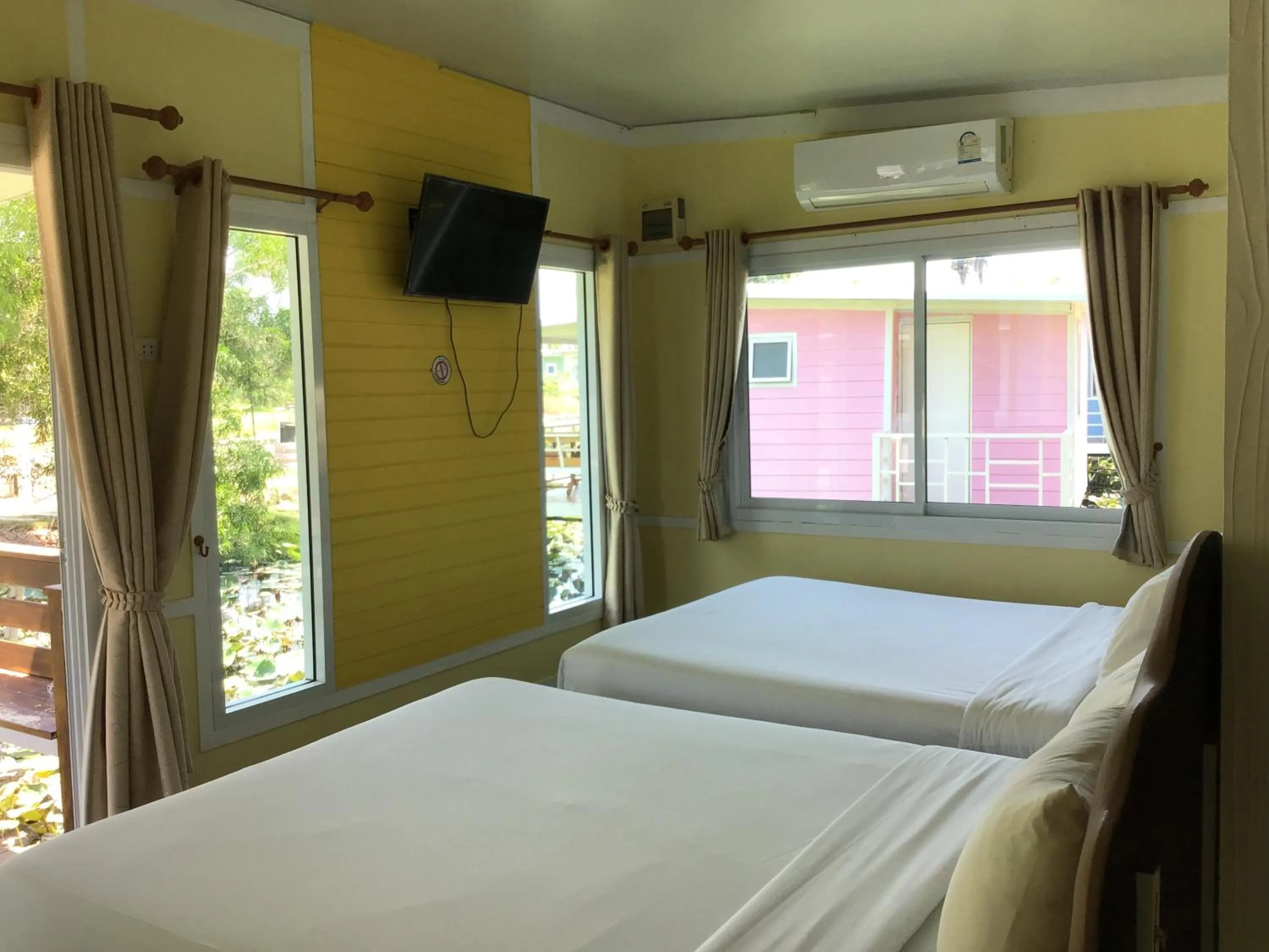 Bed in Phalagoon Resort