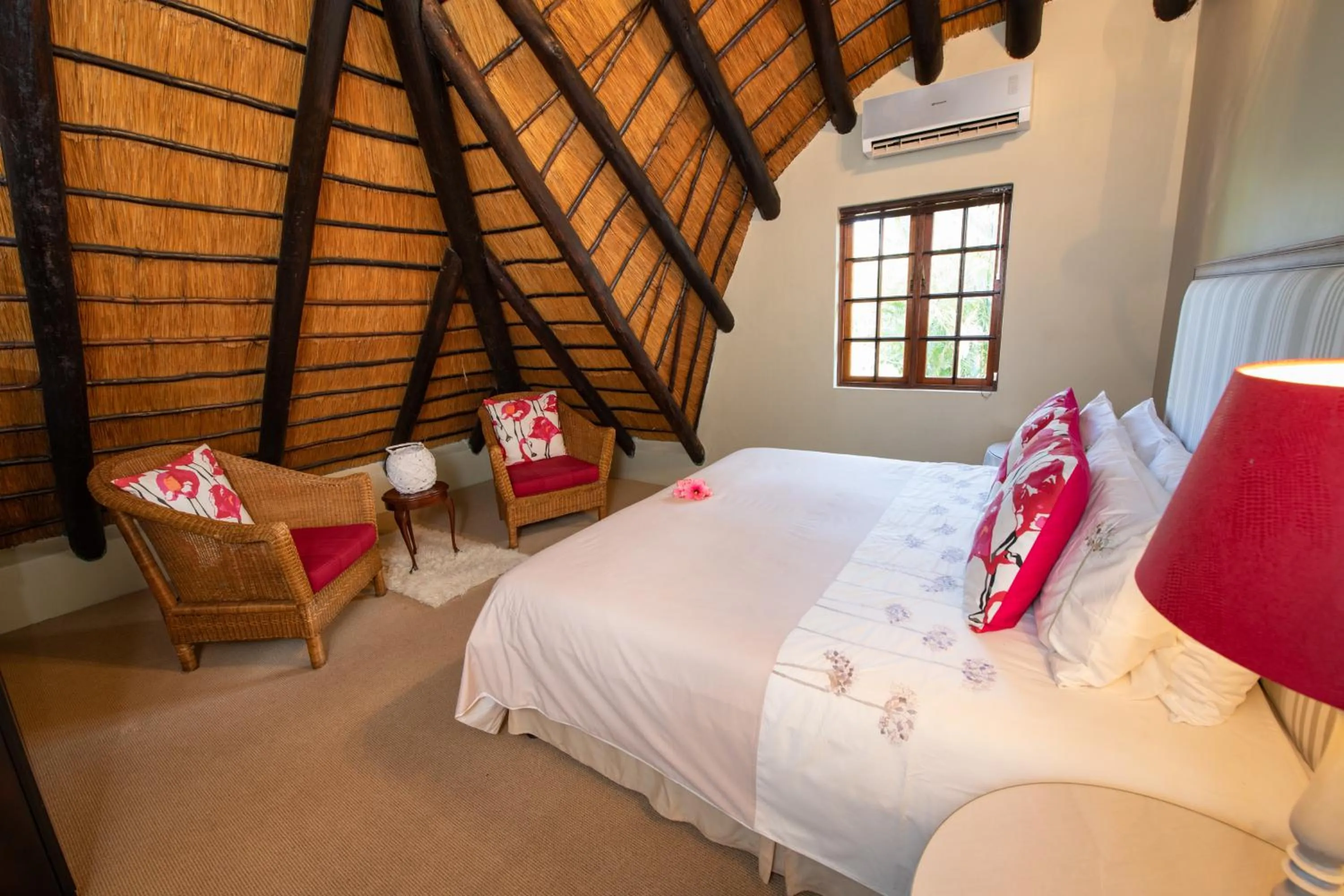 Photo of the whole room, Bed in Blyde River Canyon Lodge