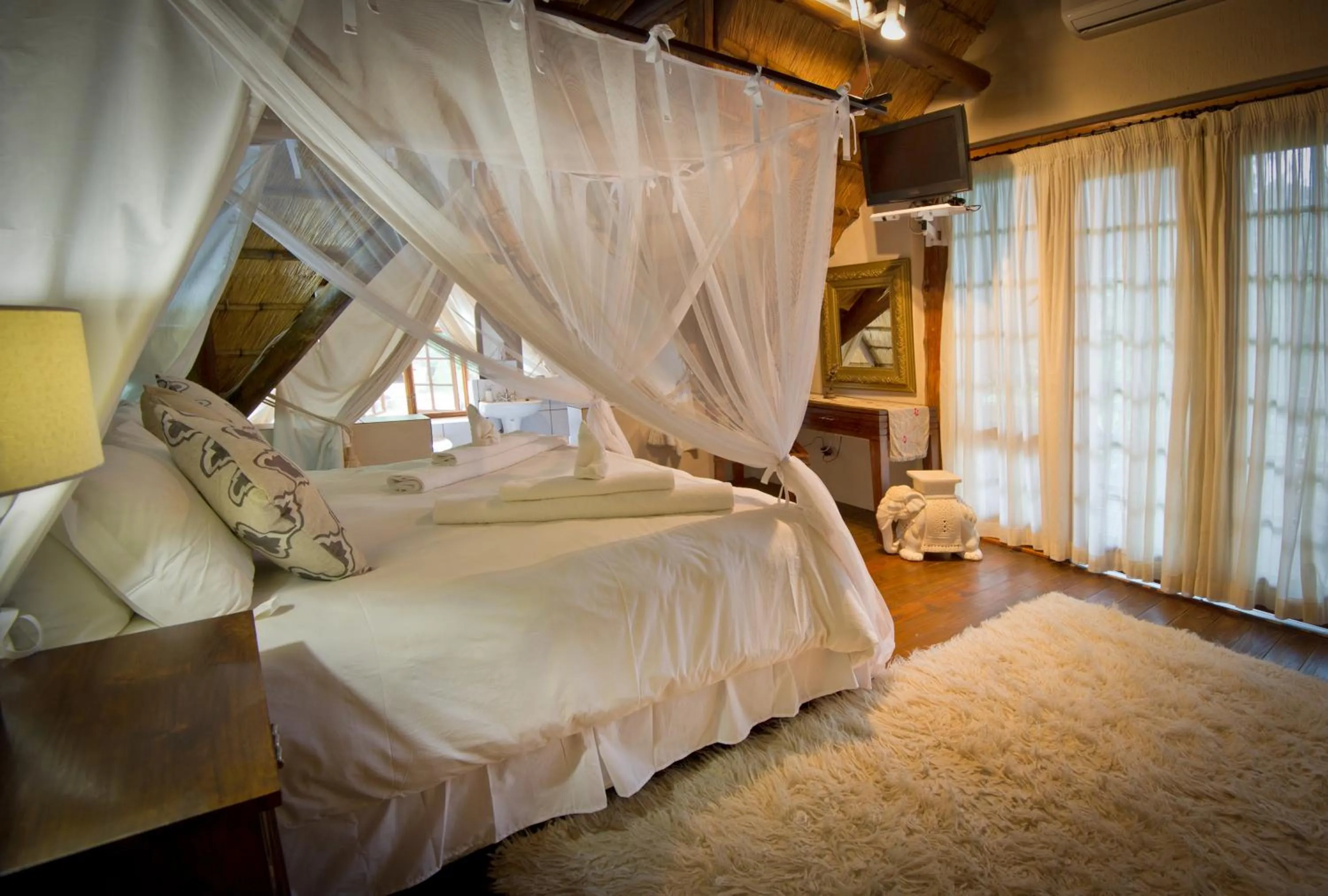 Bed in Blyde River Canyon Lodge