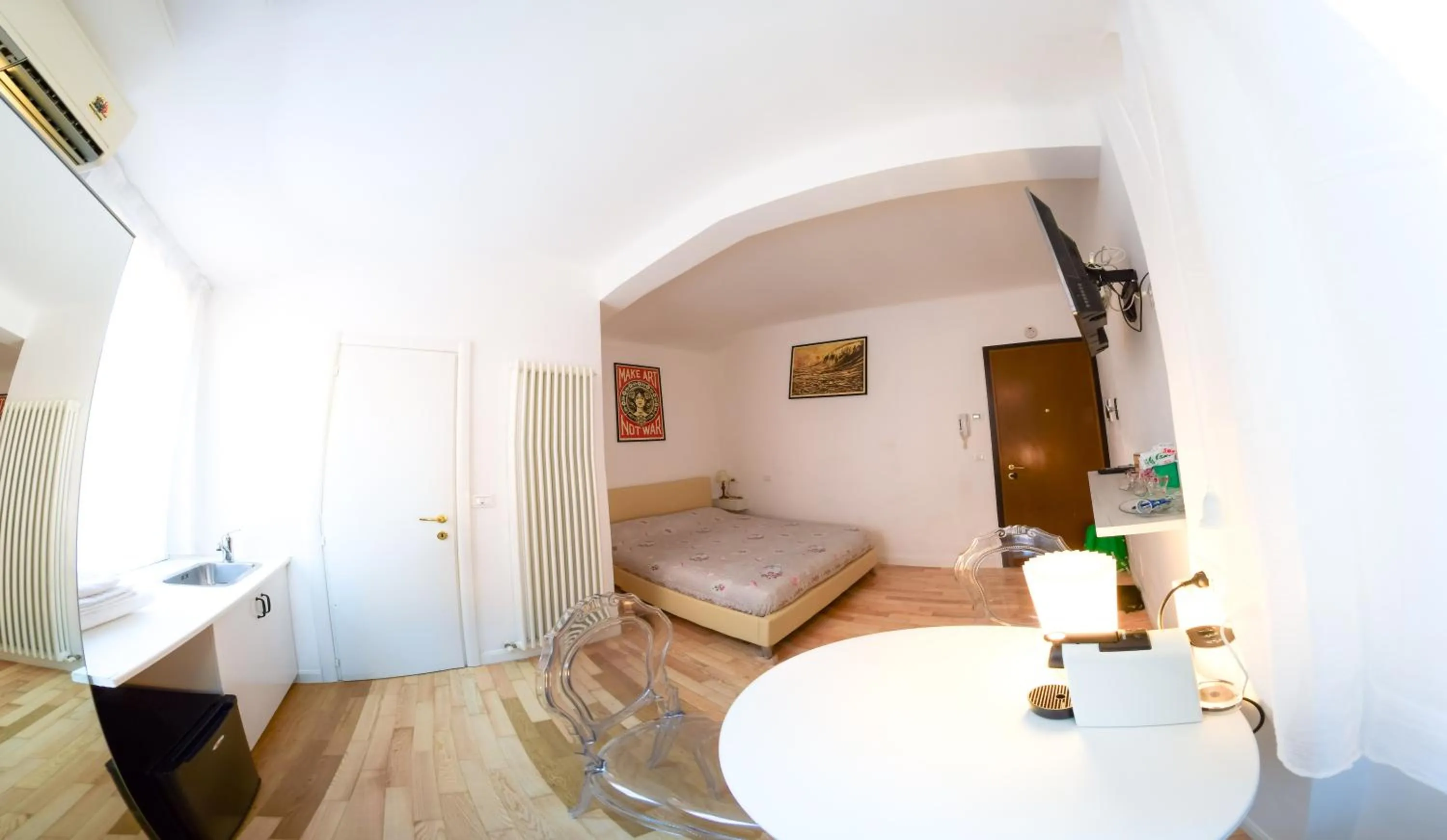 Photo of the whole room, Bed in Myrtha bb