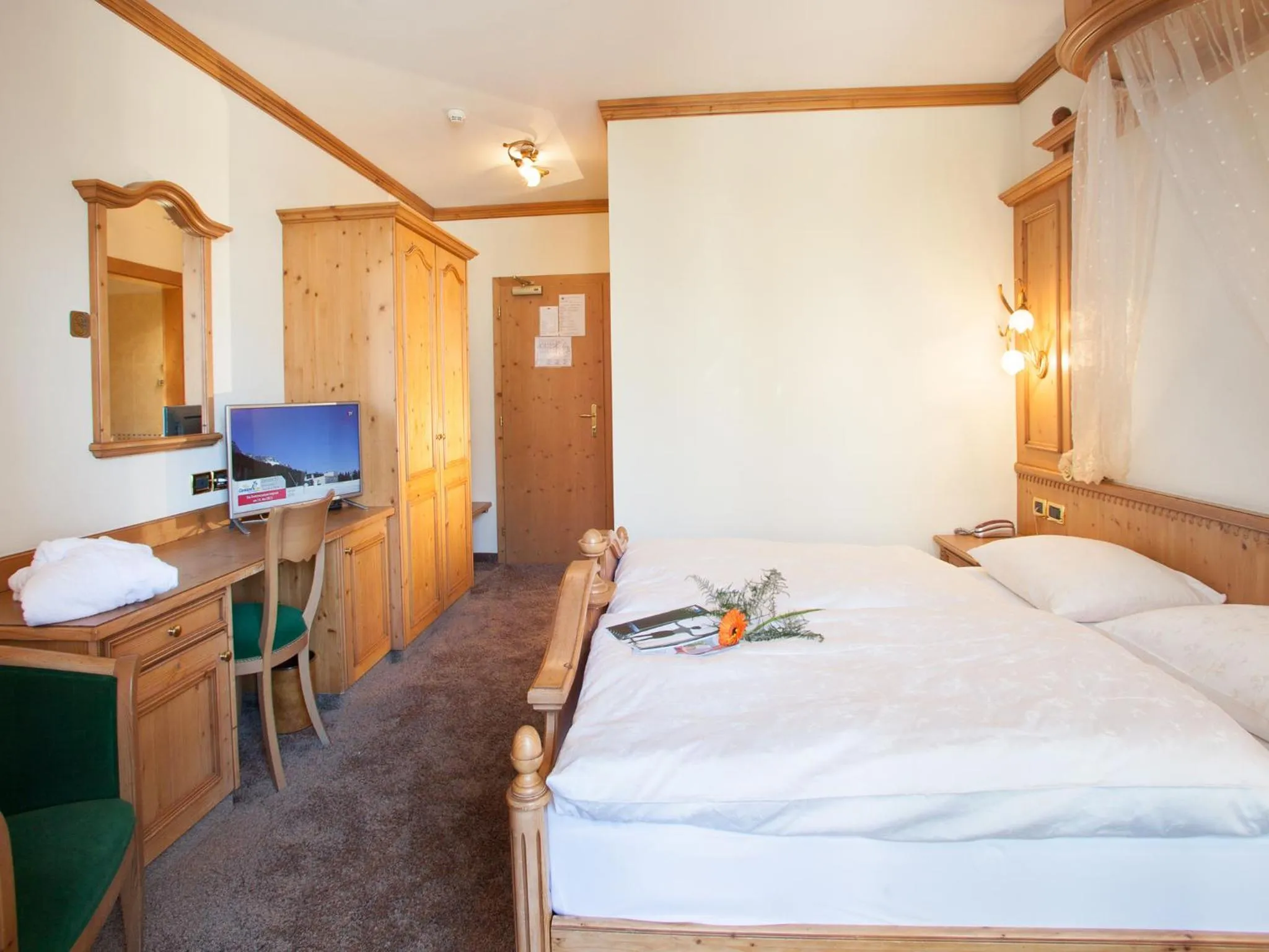 Photo of the whole room, Bed in Hotel Comfort Erica Dolomiti Val d'Adige