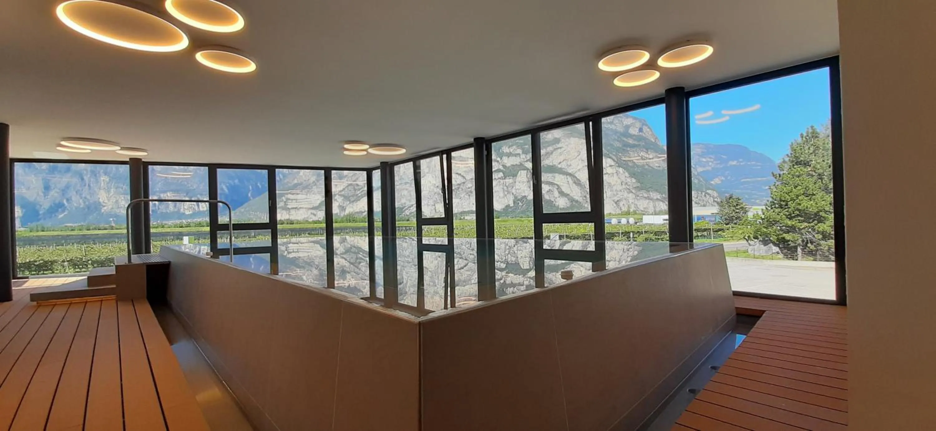 Swimming pool in Hotel Comfort Erica Dolomiti Val d'Adige