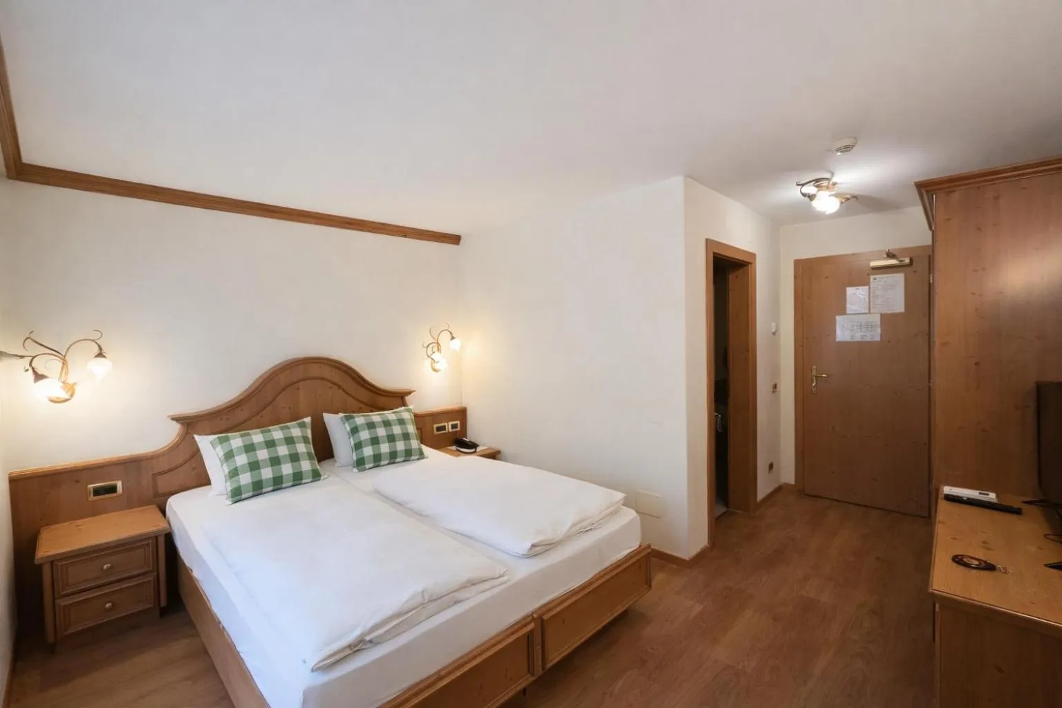 Bed in Hotel Comfort Erica Dolomiti Val d'Adige