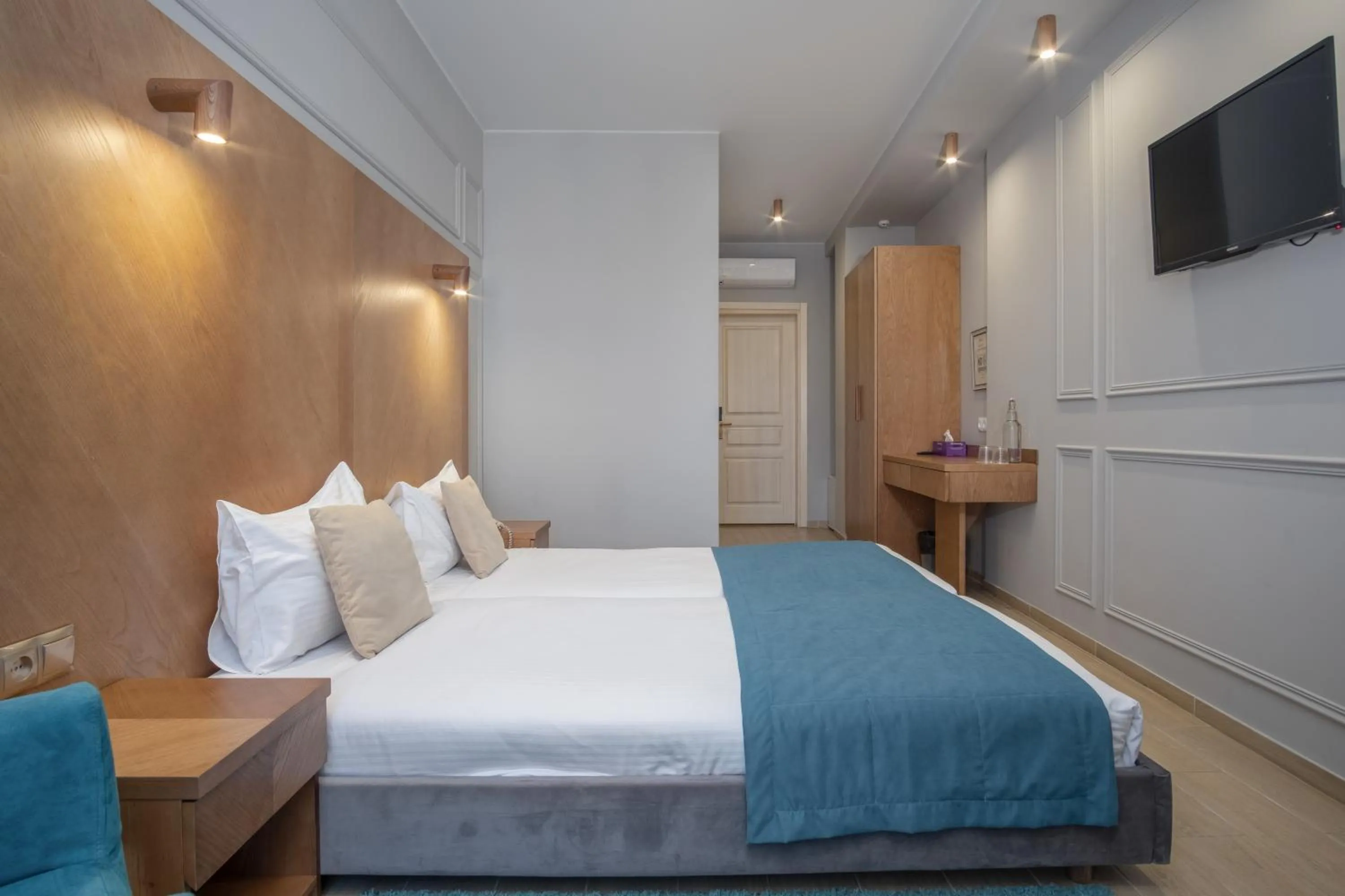 Photo of the whole room, Bed in Boomerang Boutique Hotel