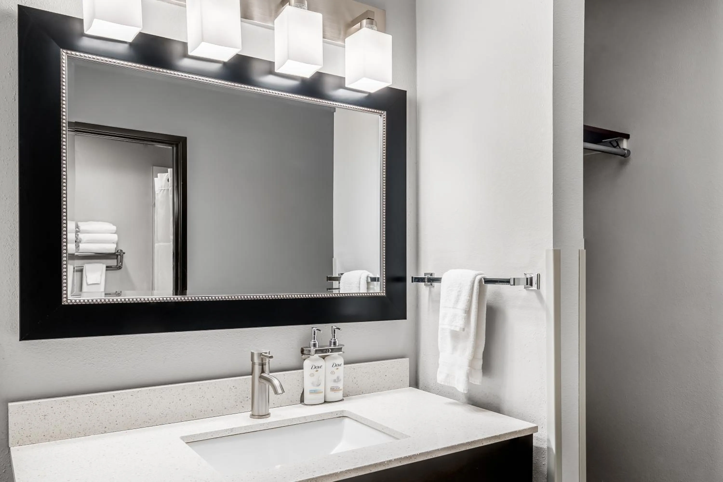 Bathroom in Red Lion Inn & Suites Auburn/Seattle