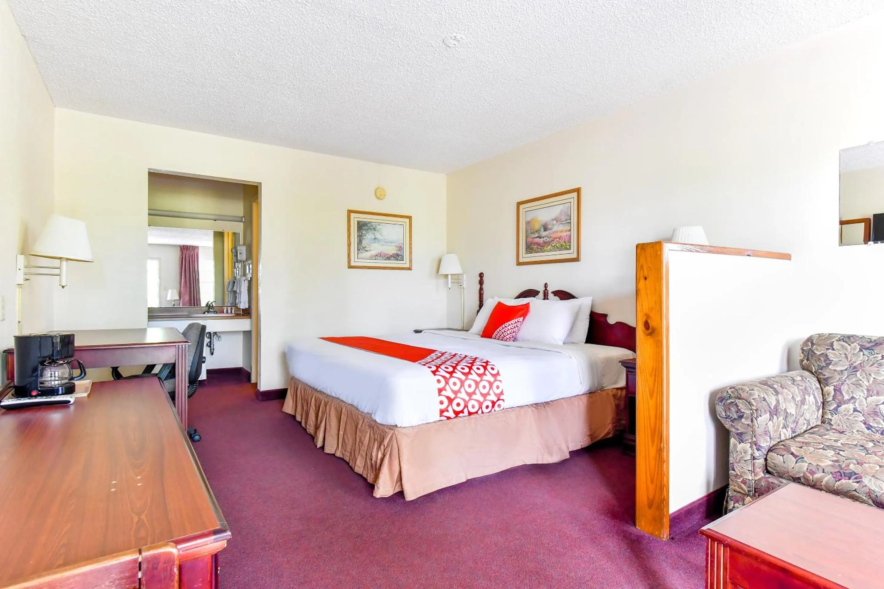 Bedroom, Bed in OYO Hotel Tyler Lindale