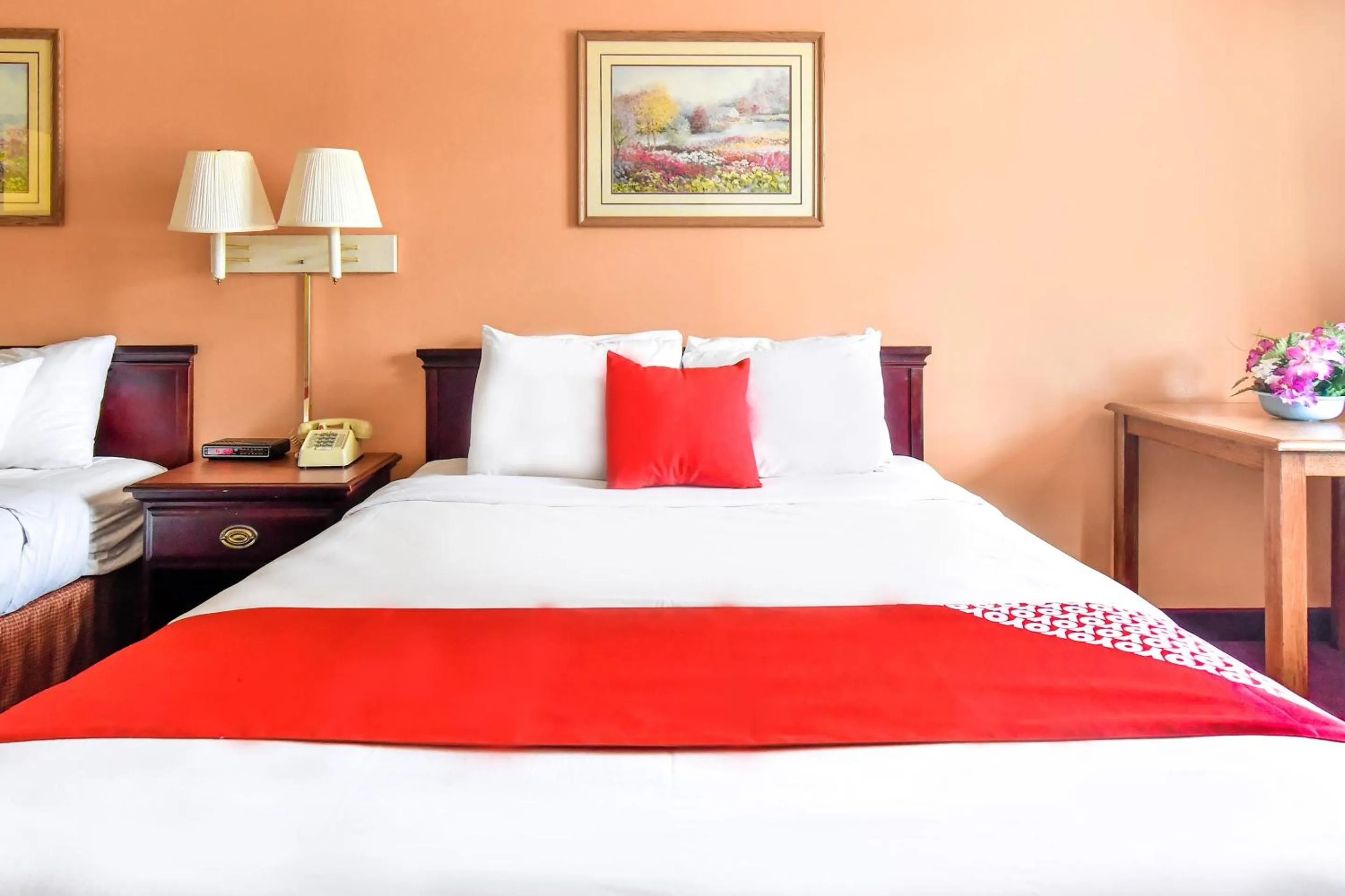 Bedroom, Bed in OYO Hotel Tyler Lindale