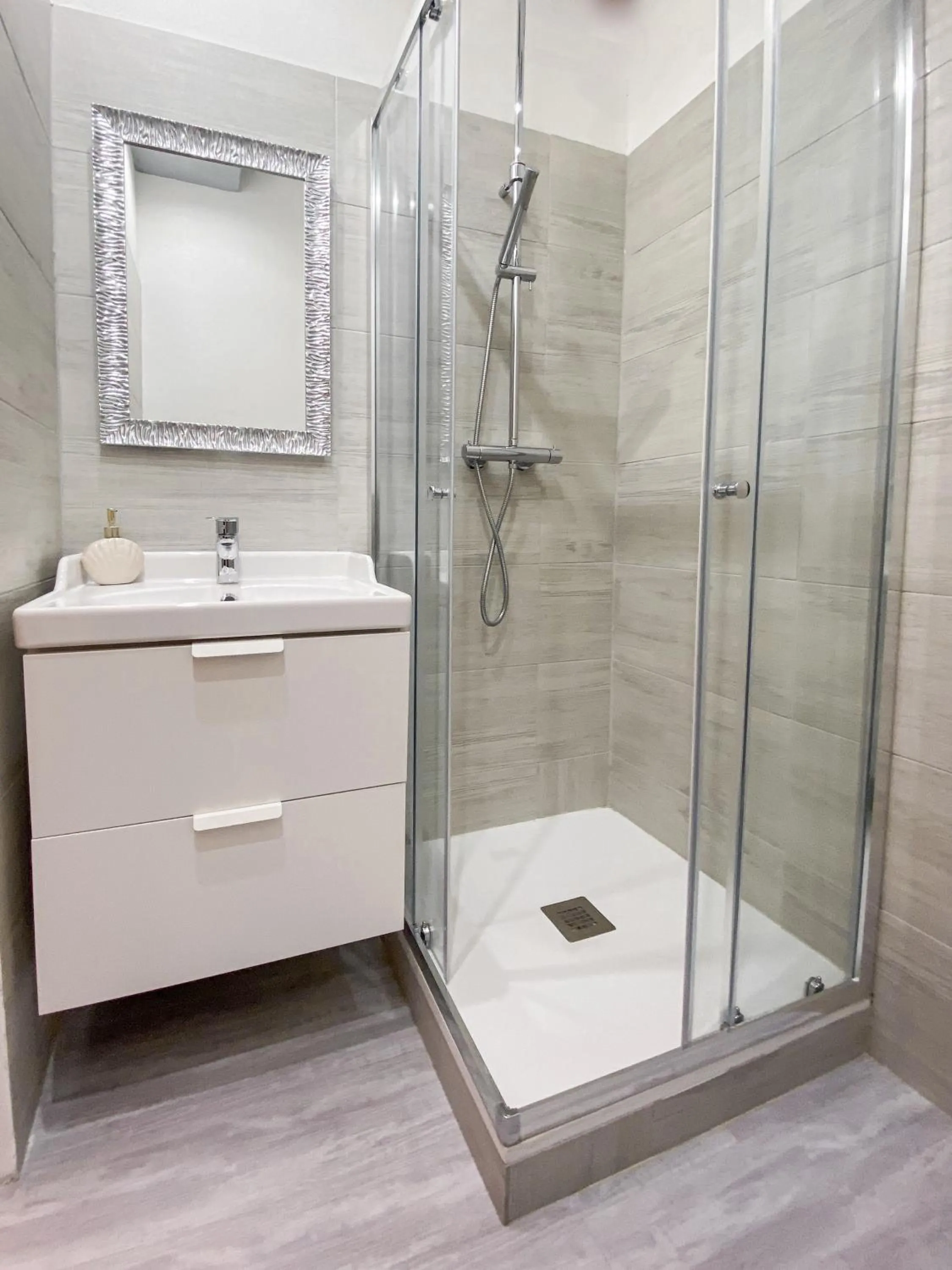 Shower in Casa Rosmini rooms, Dolomia best home