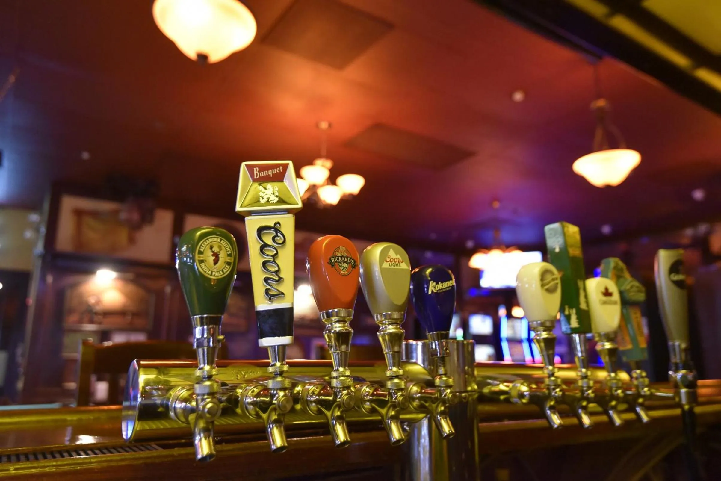 Communal lounge/ TV room in Tropical Inn - North Battleford