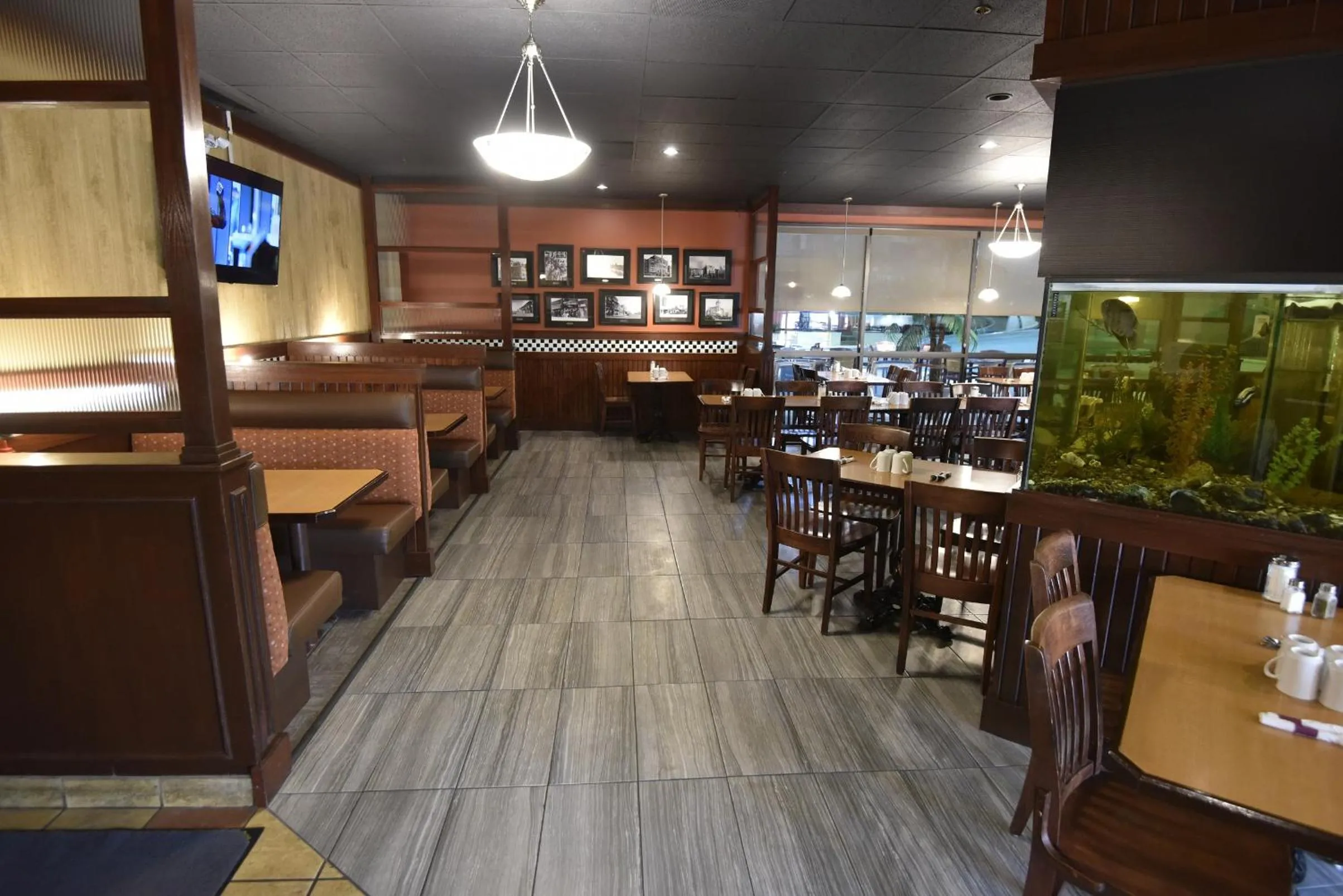 Restaurant/places to eat in Tropical Inn - North Battleford