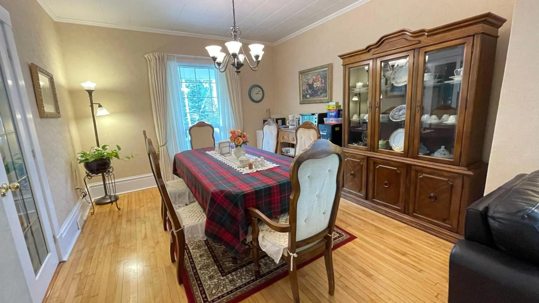 Dining area in Strathaird Bed and Breakfast