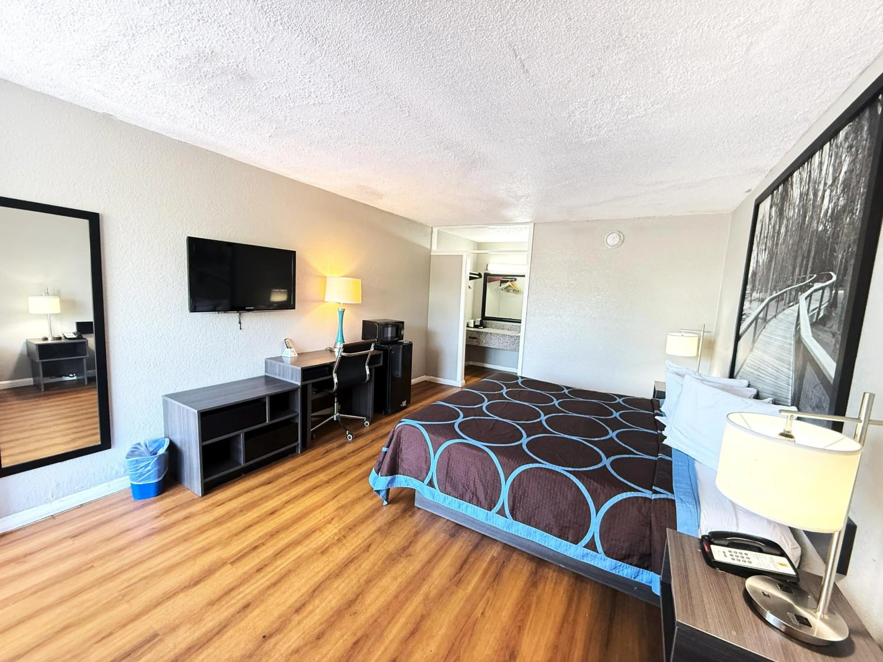 Bed in Super 8 by Wyndham Hardeeville - Savannah North