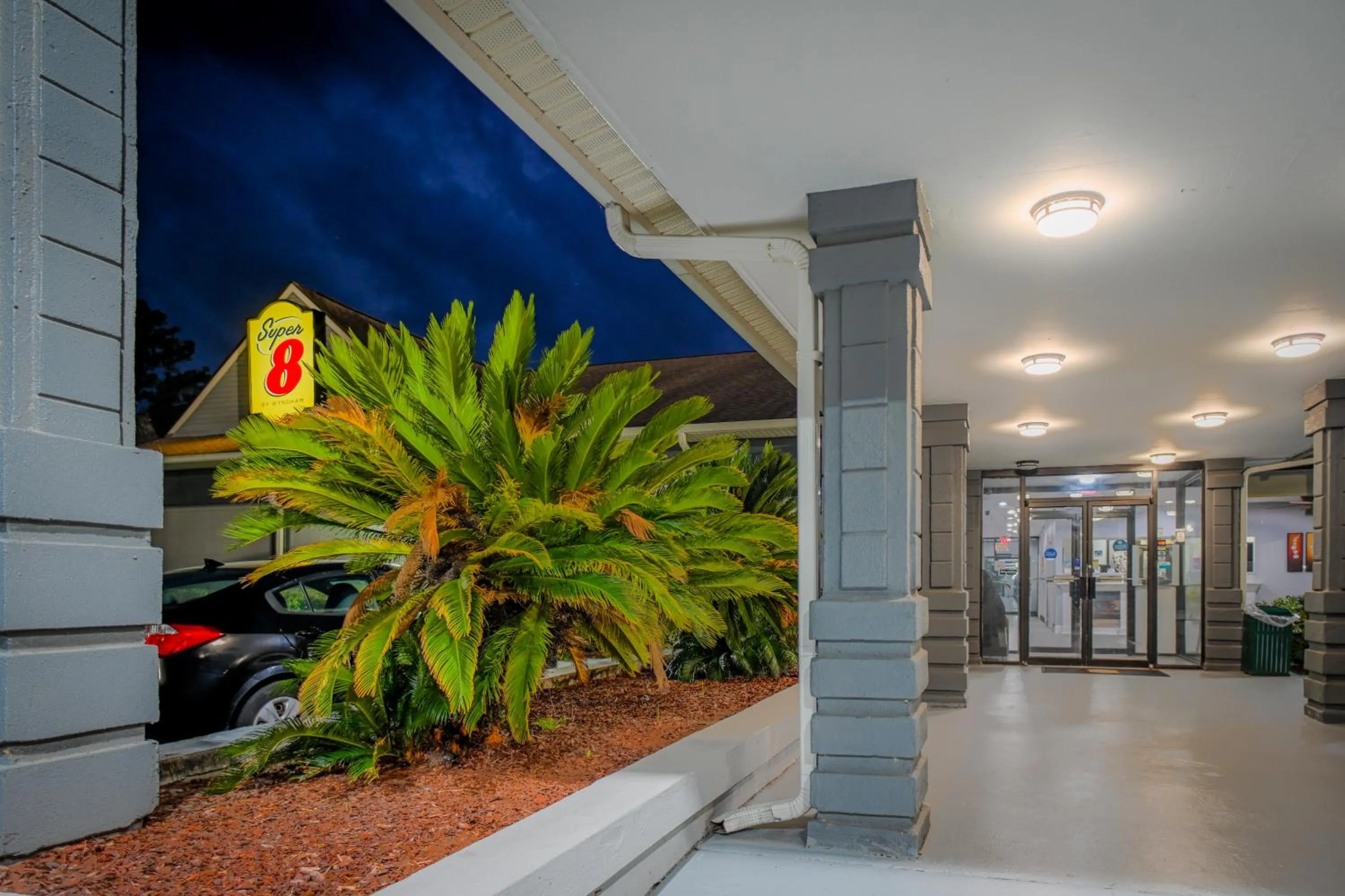 Property building in Super 8 by Wyndham Hardeeville - Savannah North