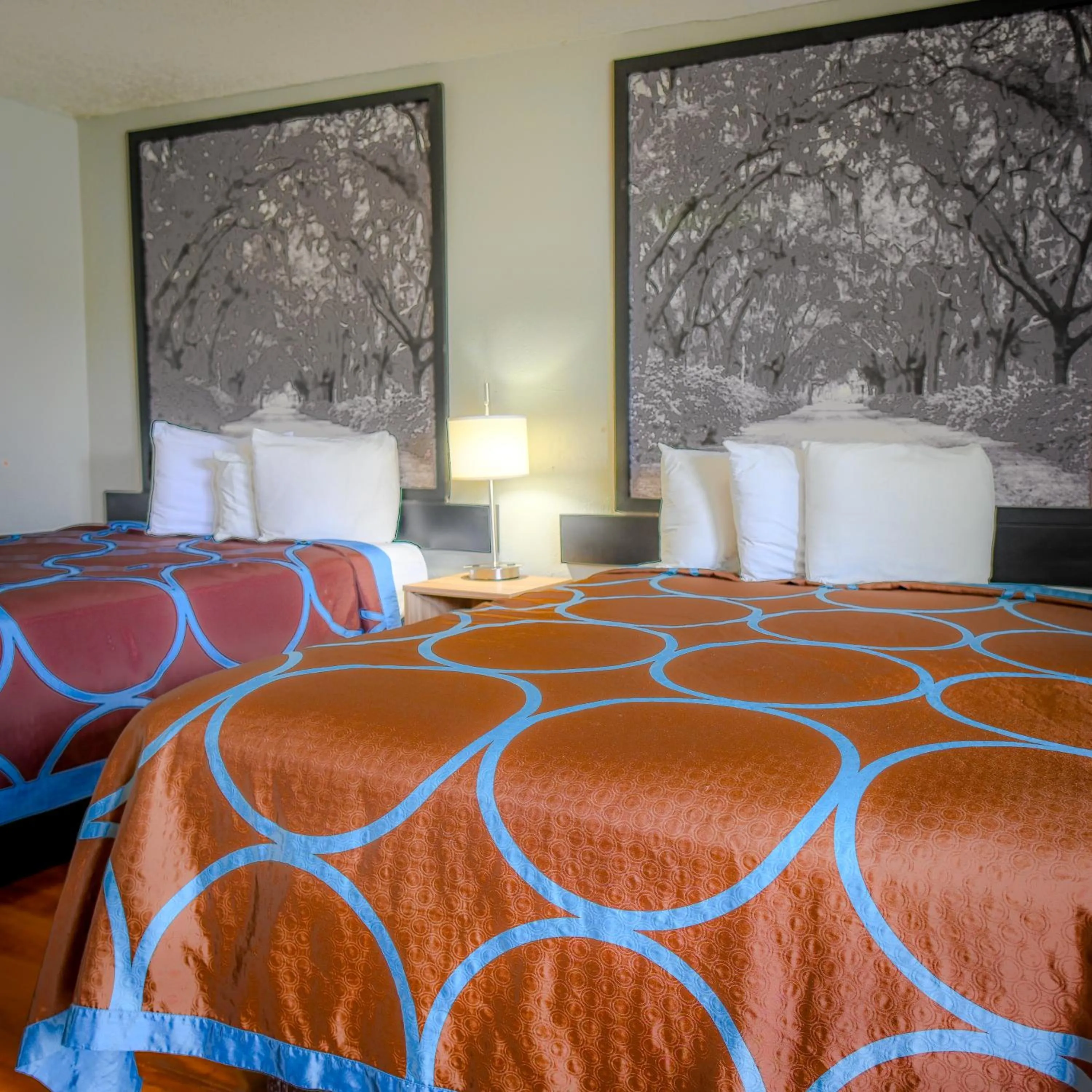 Bedroom, Bed in Super 8 by Wyndham Hardeeville - Savannah North