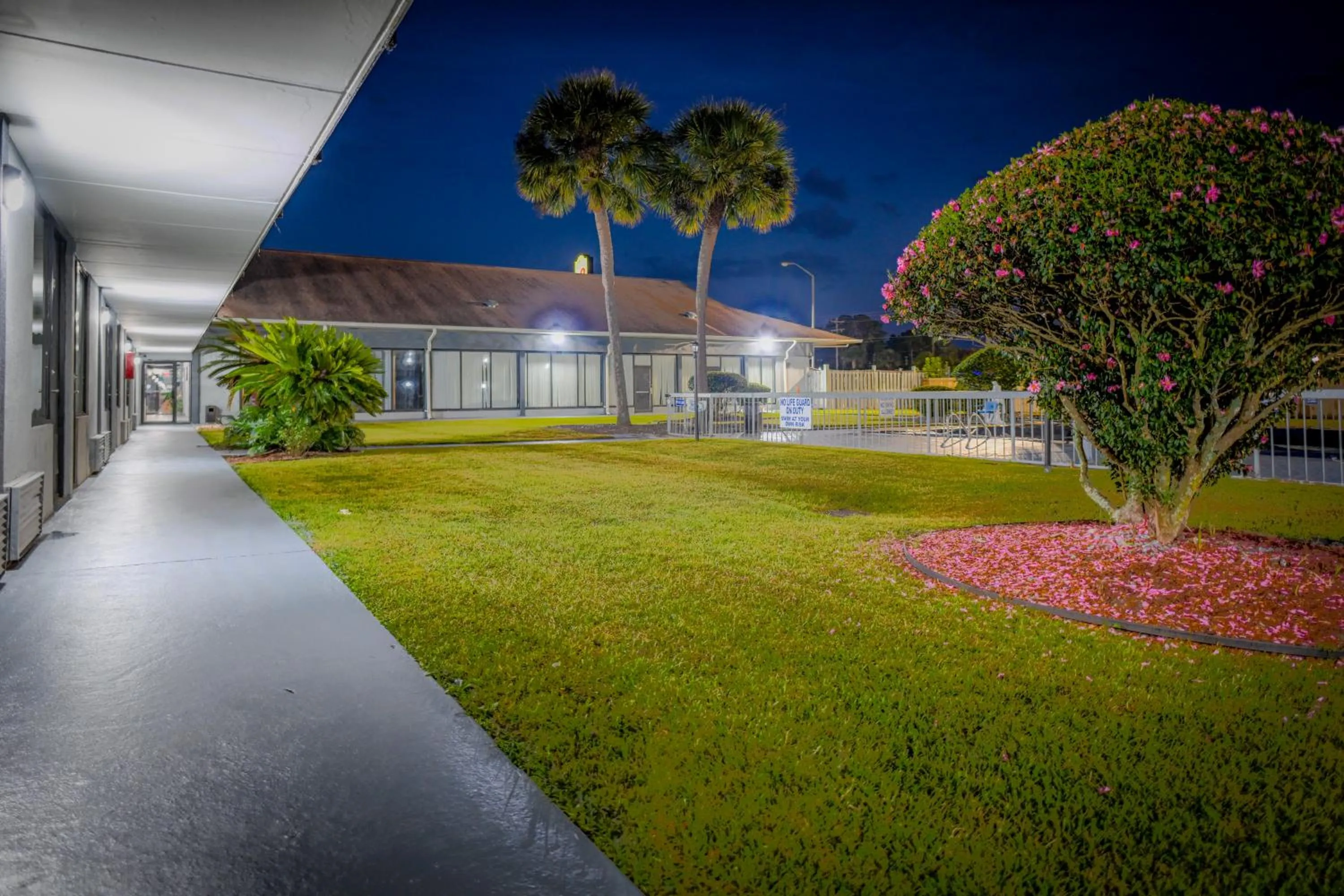 Super 8 by Wyndham Hardeeville - Savannah North