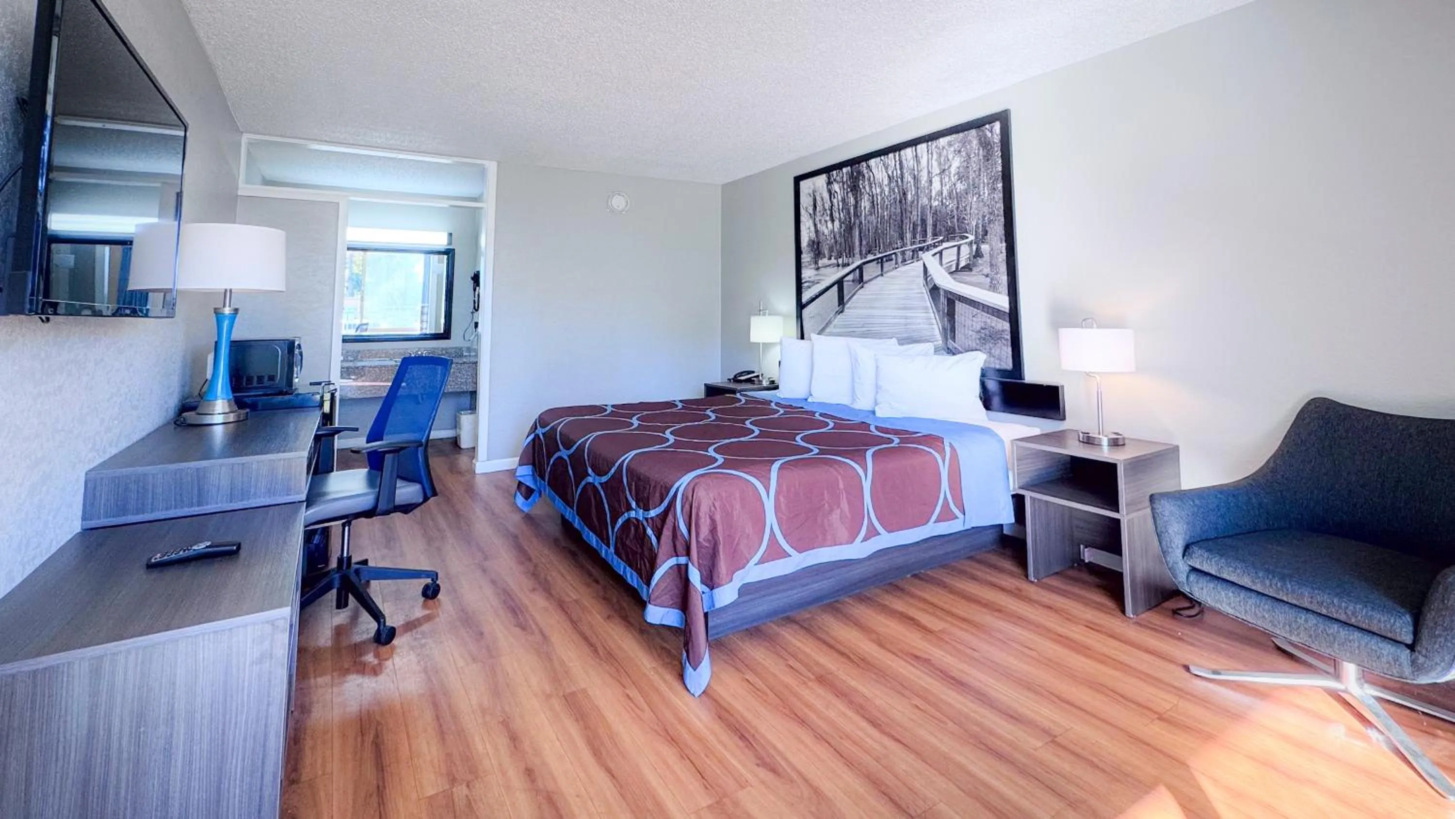 Bed in Super 8 by Wyndham Hardeeville - Savannah North