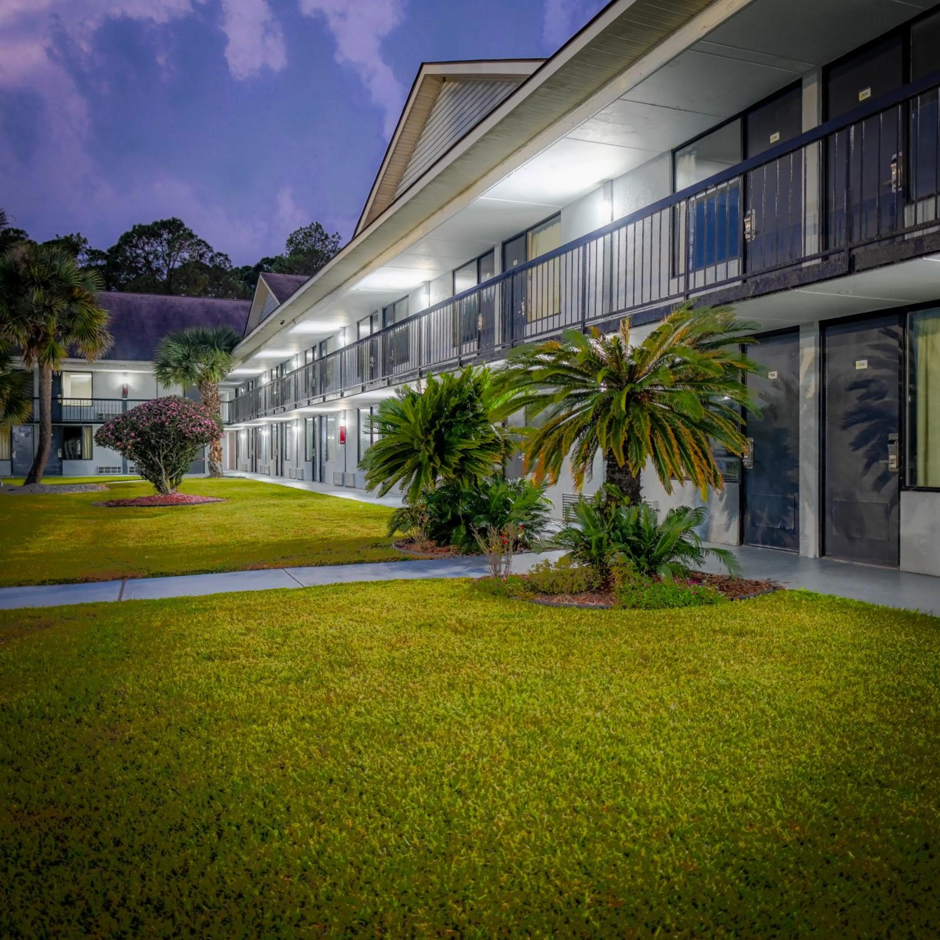 Property building in Super 8 by Wyndham Hardeeville - Savannah North