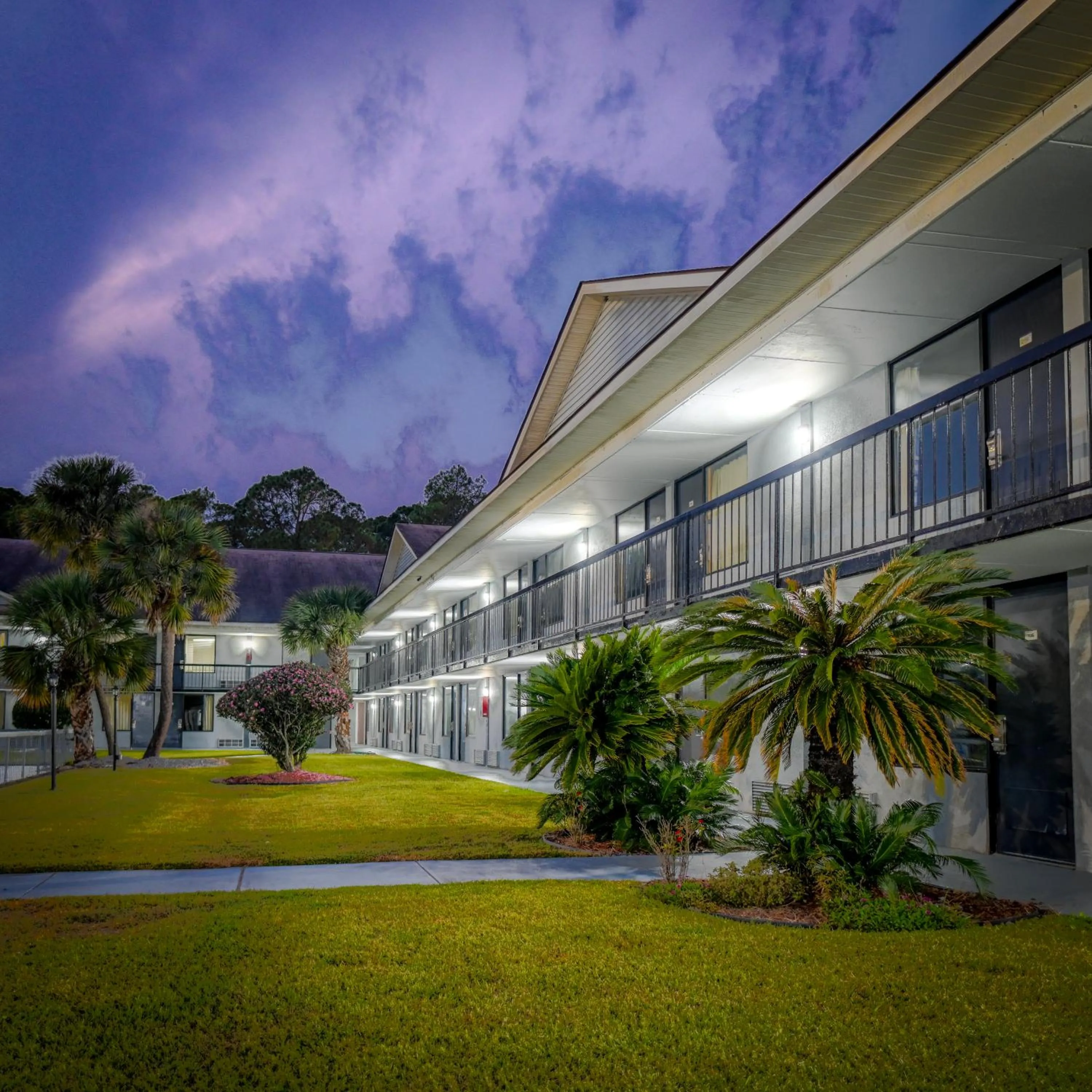 Property building in Super 8 by Wyndham Hardeeville - Savannah North