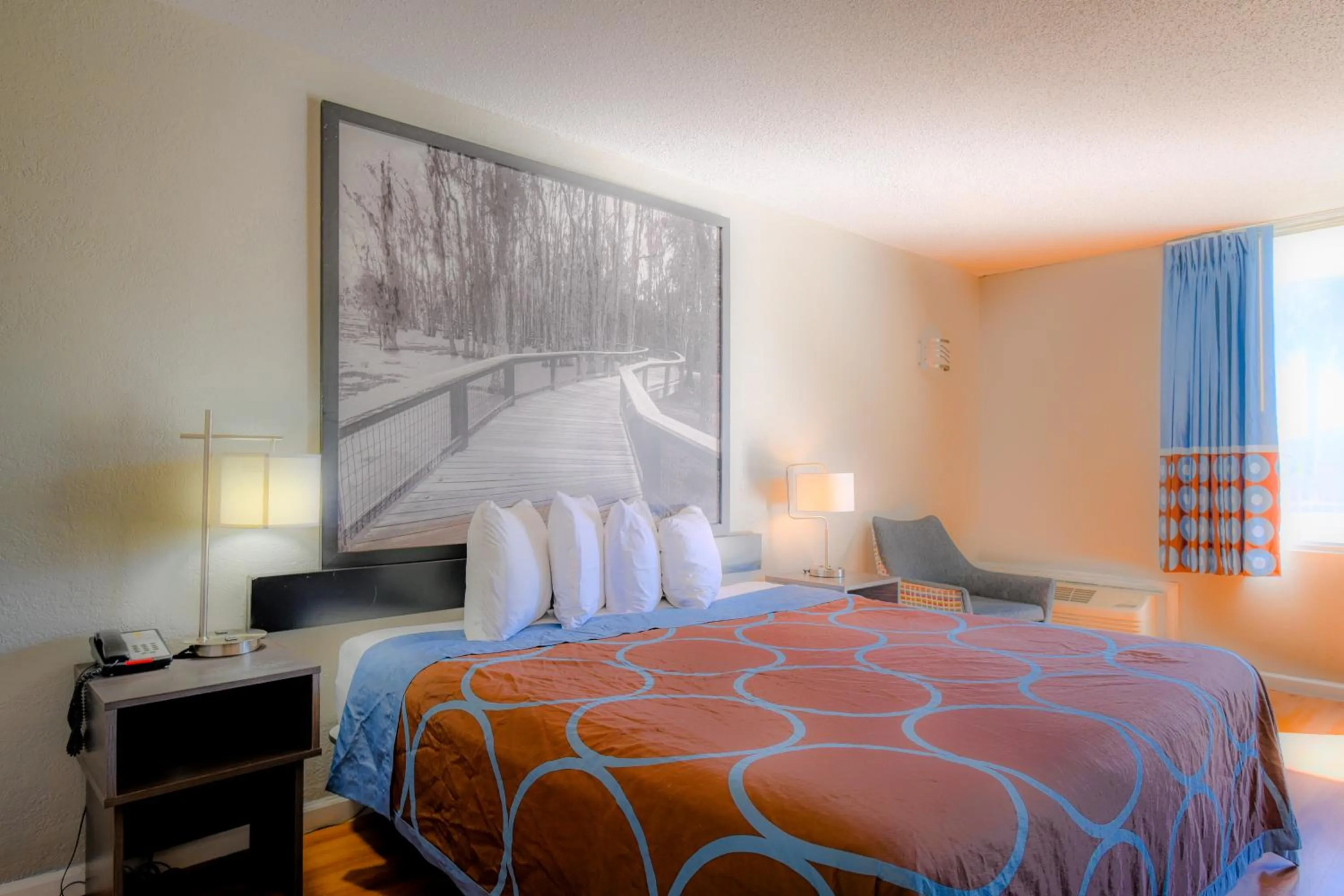 Bed in Super 8 by Wyndham Hardeeville - Savannah North