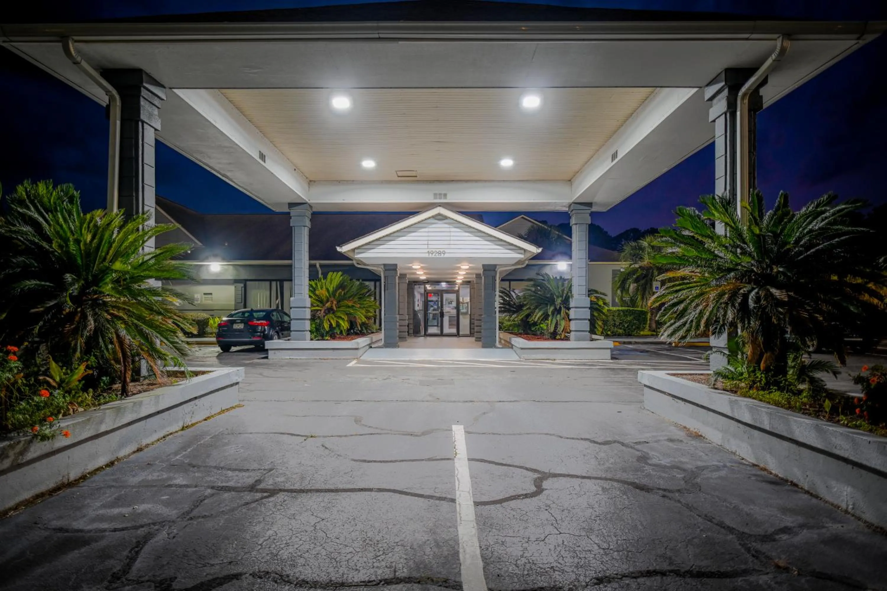 Property building in Super 8 by Wyndham Hardeeville - Savannah North
