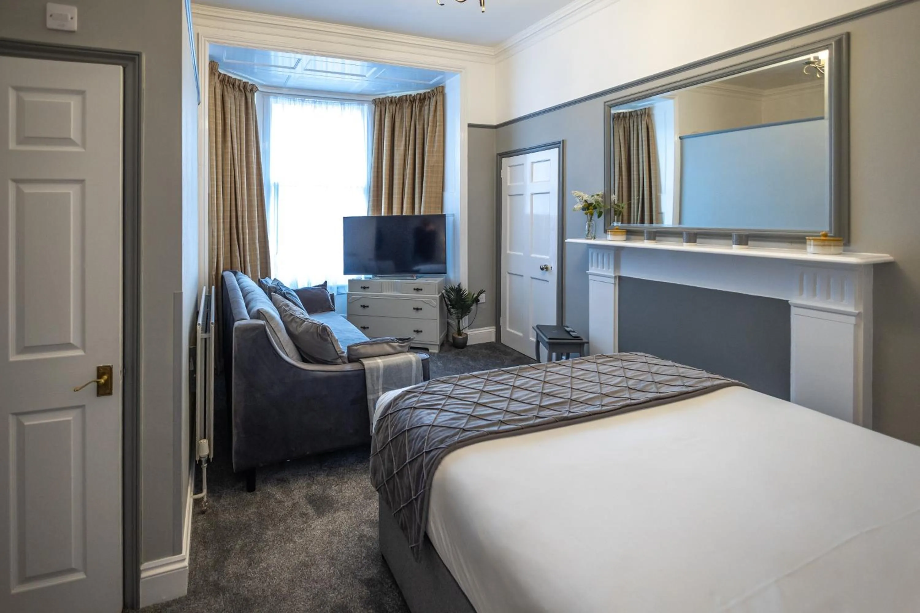 Bedroom, Bed in Gloucester House