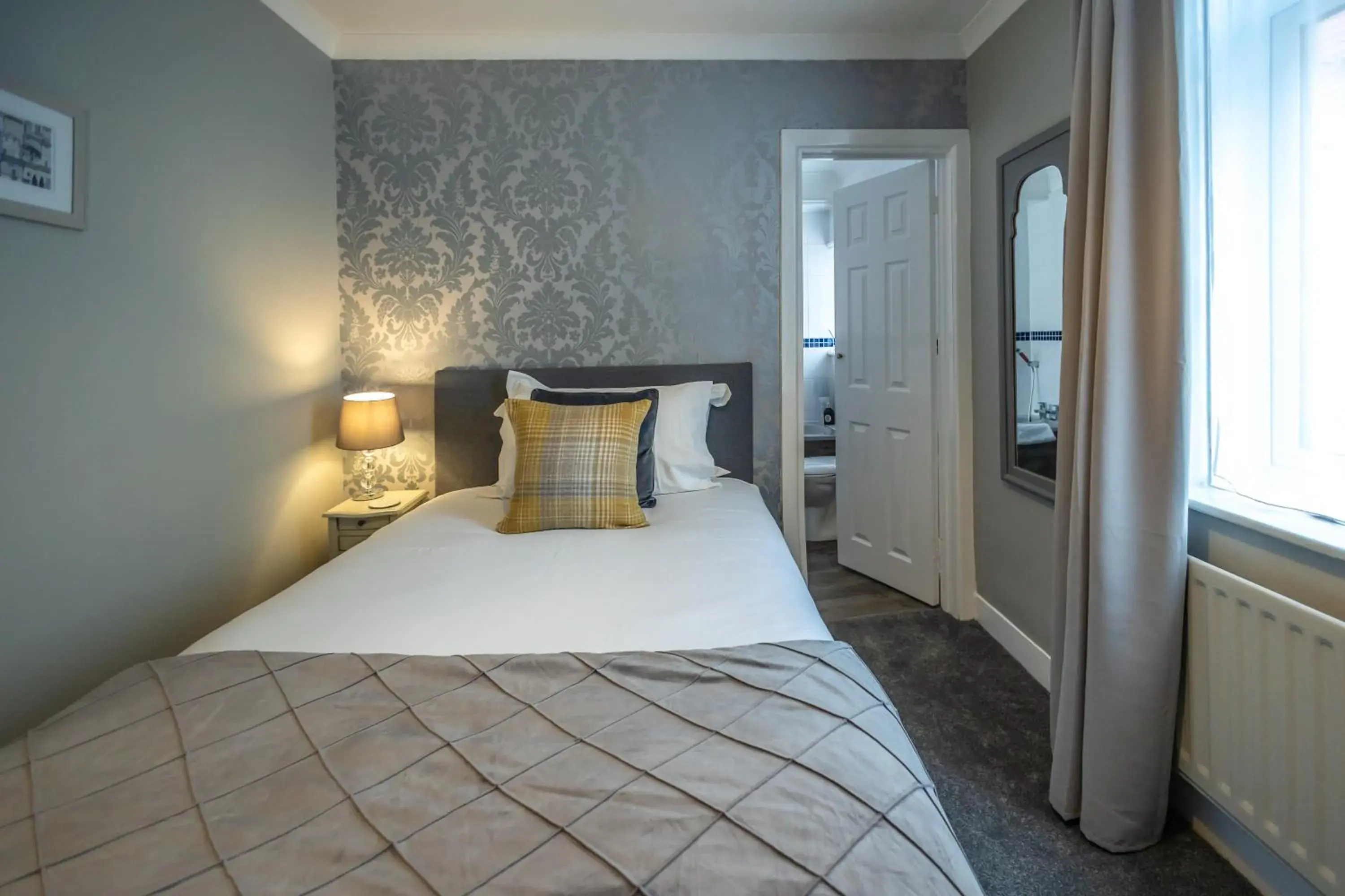 Single Room with Shower in Gloucester House Single Room with Shower in Gloucester House