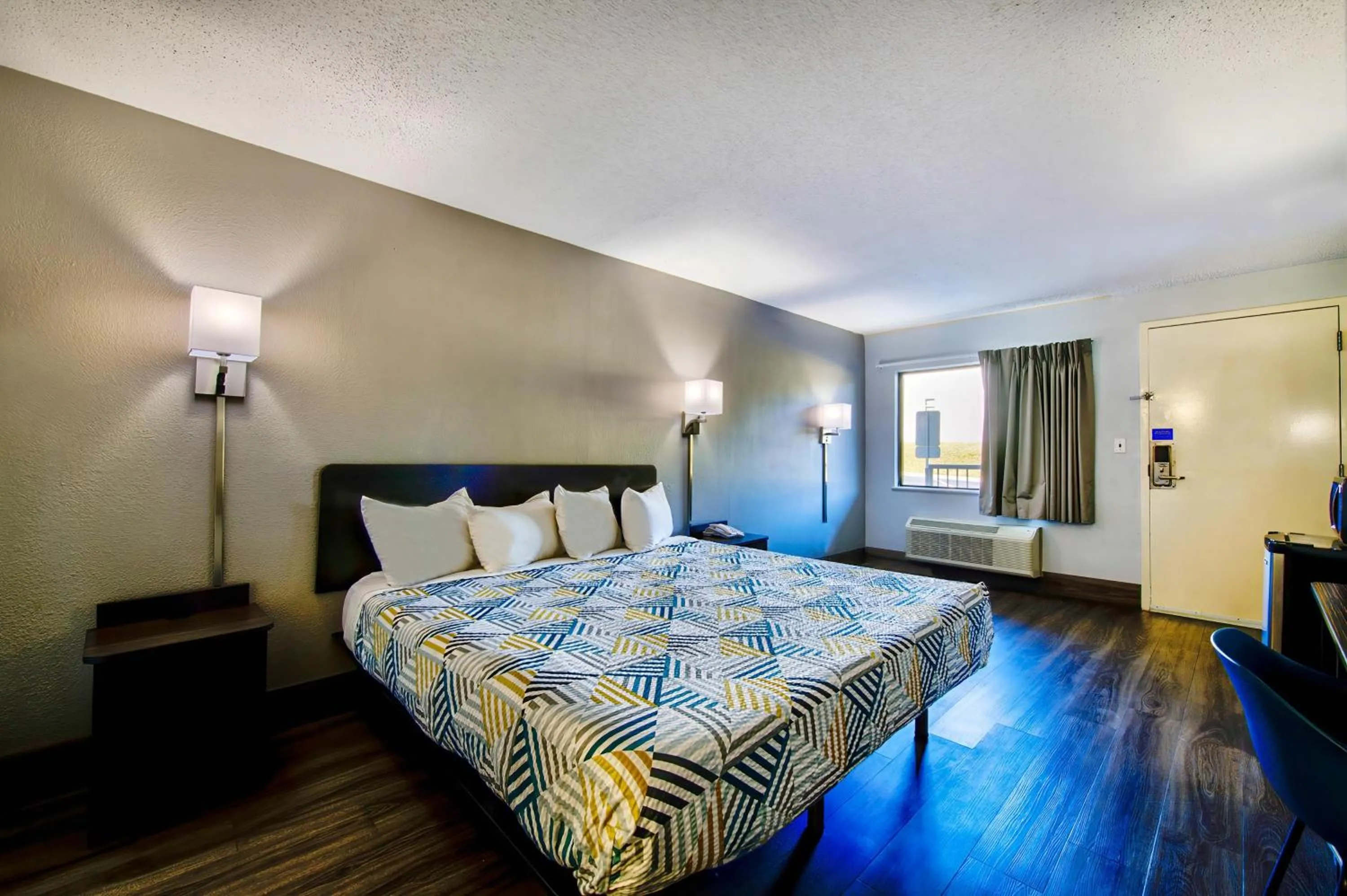 Bedroom, Bed in Motel 6 Birmingham, AL - Medical Center - Inverness Hwy 280