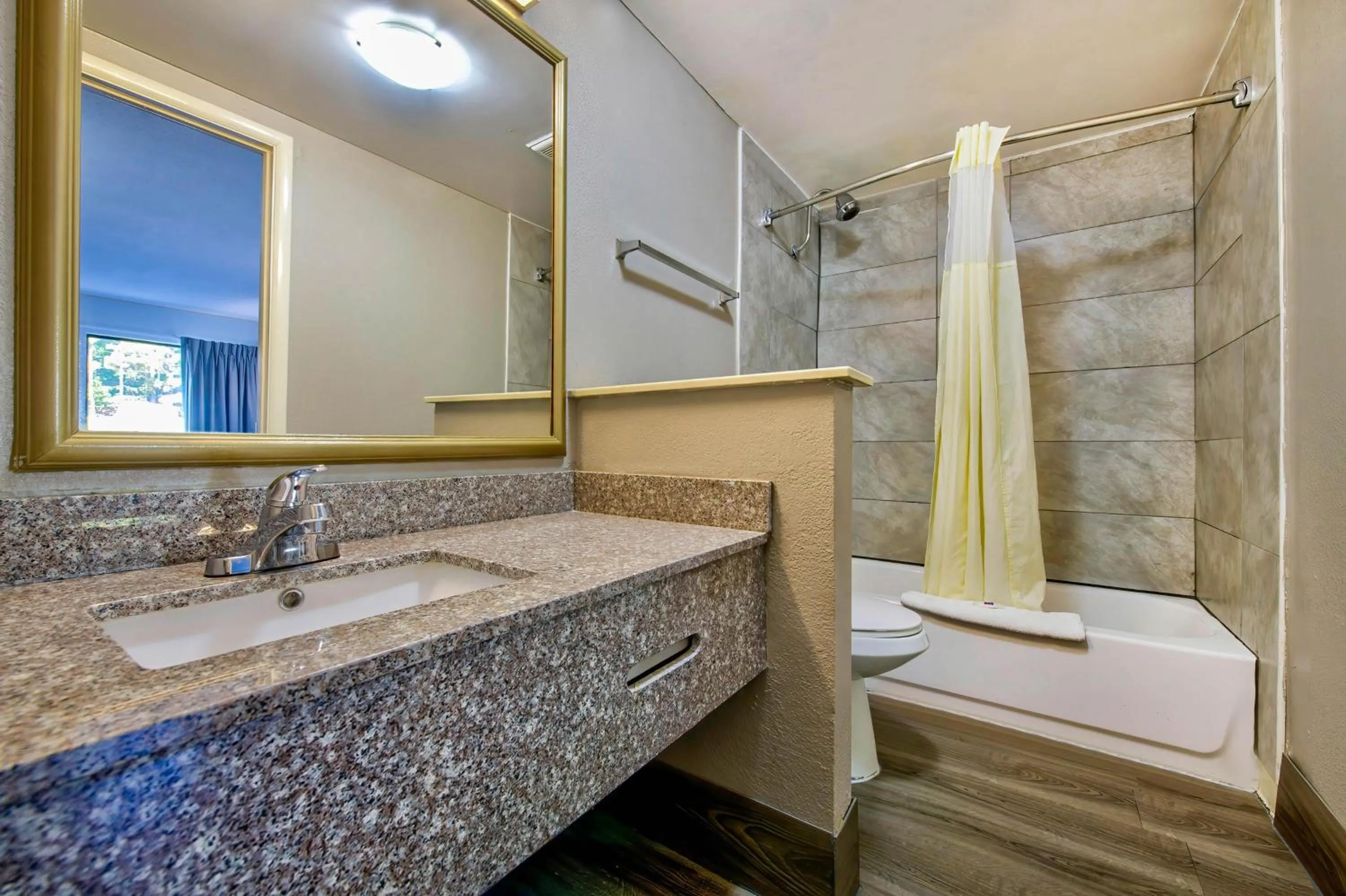 Bathroom in Motel 6 Birmingham, AL - Medical Center - Inverness Hwy 280